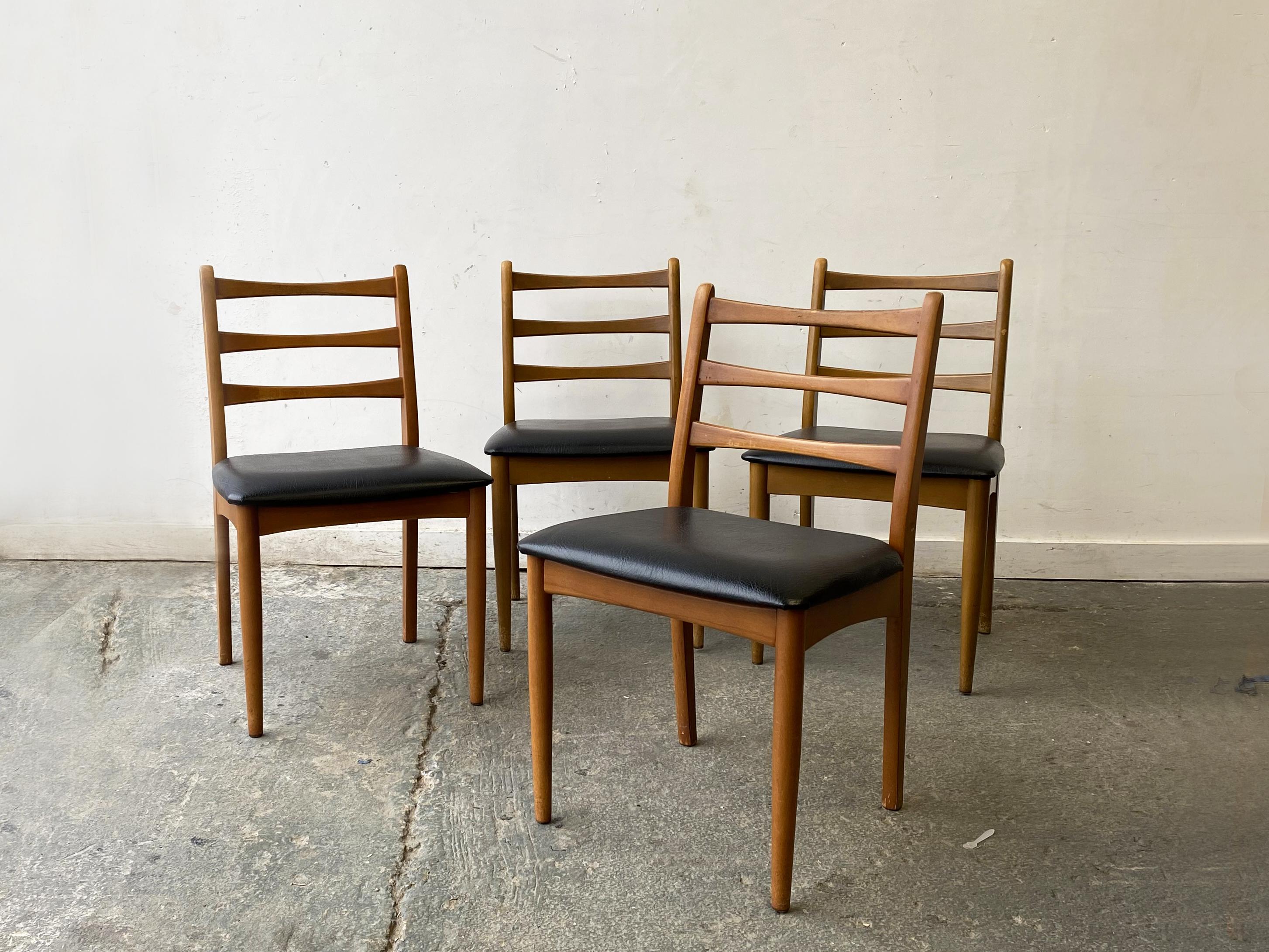 Set 4 Mid century 1970’s  high back dining chairs by Schreiber In Good Condition For Sale In London, GB