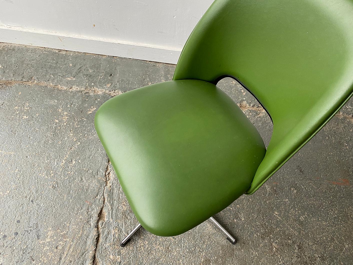 Set 4 Mid-Century Modern 1960s swivel dining/kitchen/office chairs In Good Condition For Sale In London, GB
