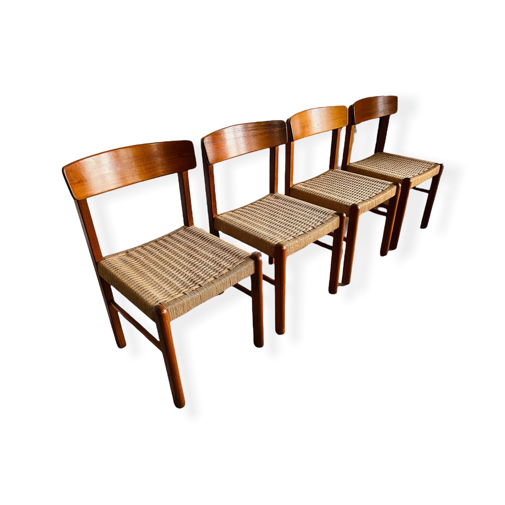Set 4 Mid-Century Modern Teak Dining Chairs W/ Danish Cord Seats In Good Condition In Brooklyn, NY
