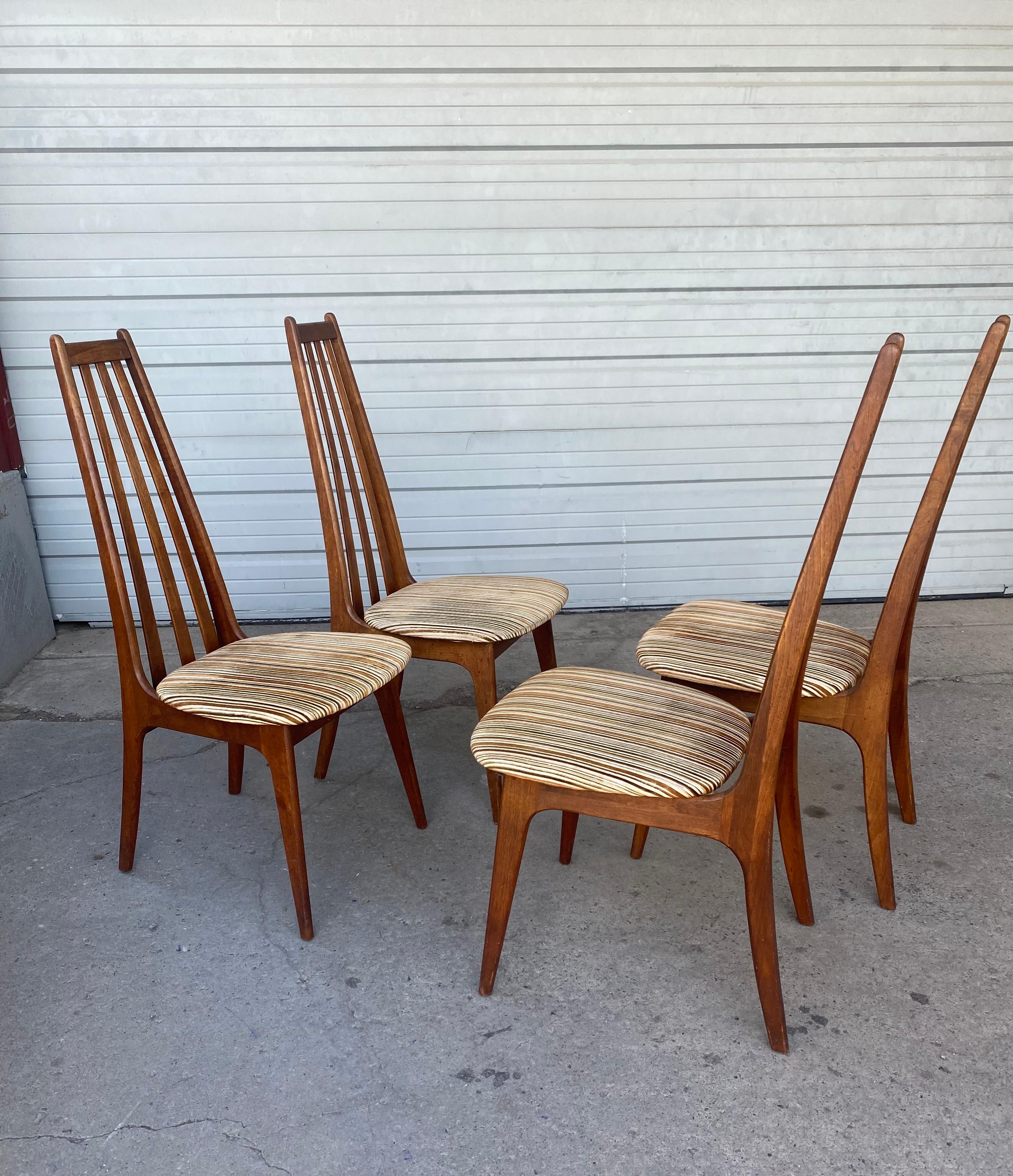 Set 4 Modernist High Back Walnut Dining Chairs by Adrian Pearsall In Good Condition For Sale In Buffalo, NY