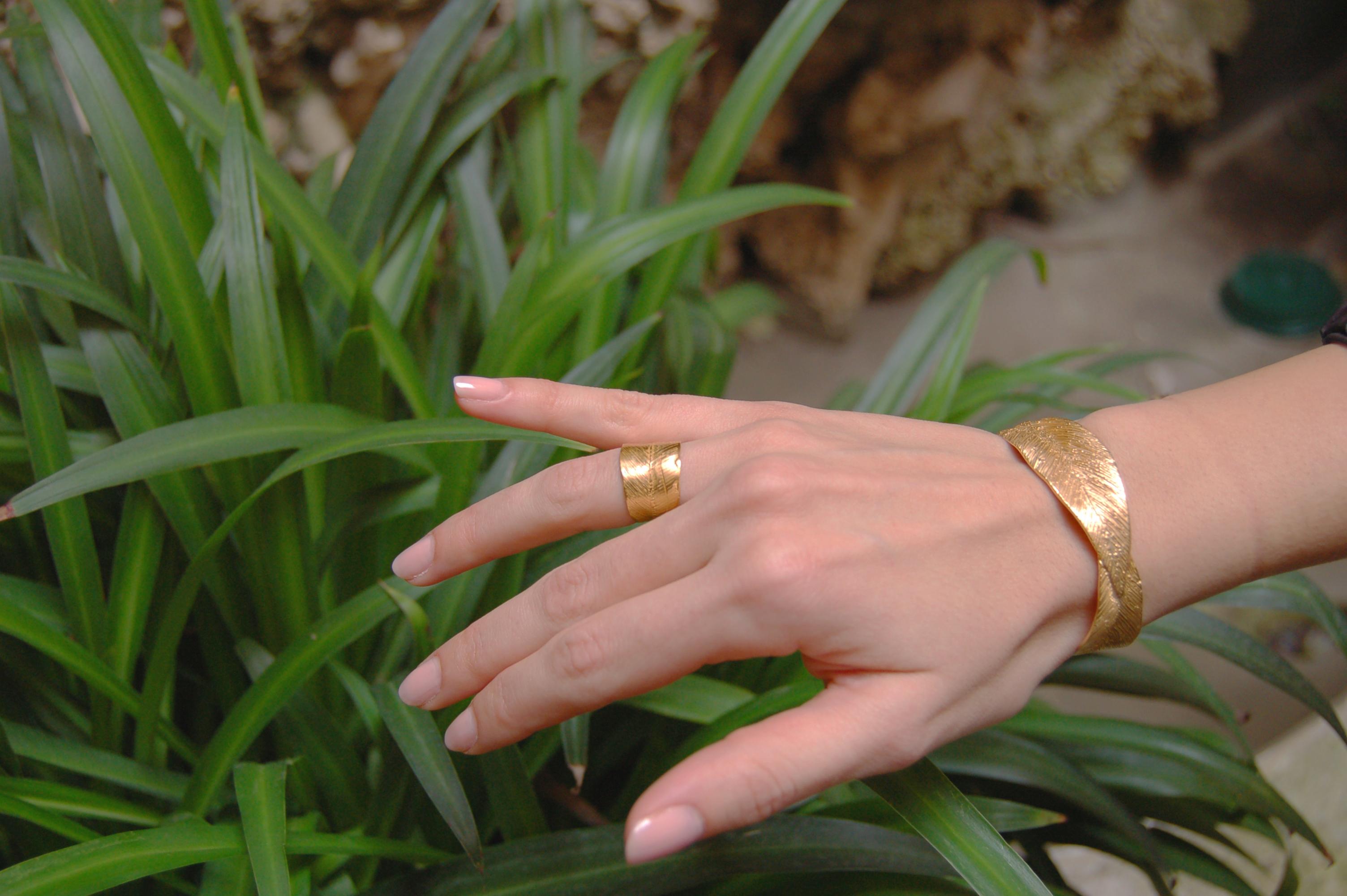 Set 4 rings - Giulia Barela 24 karat Gold plated bronze Four Leaves Ring  For Sale 1