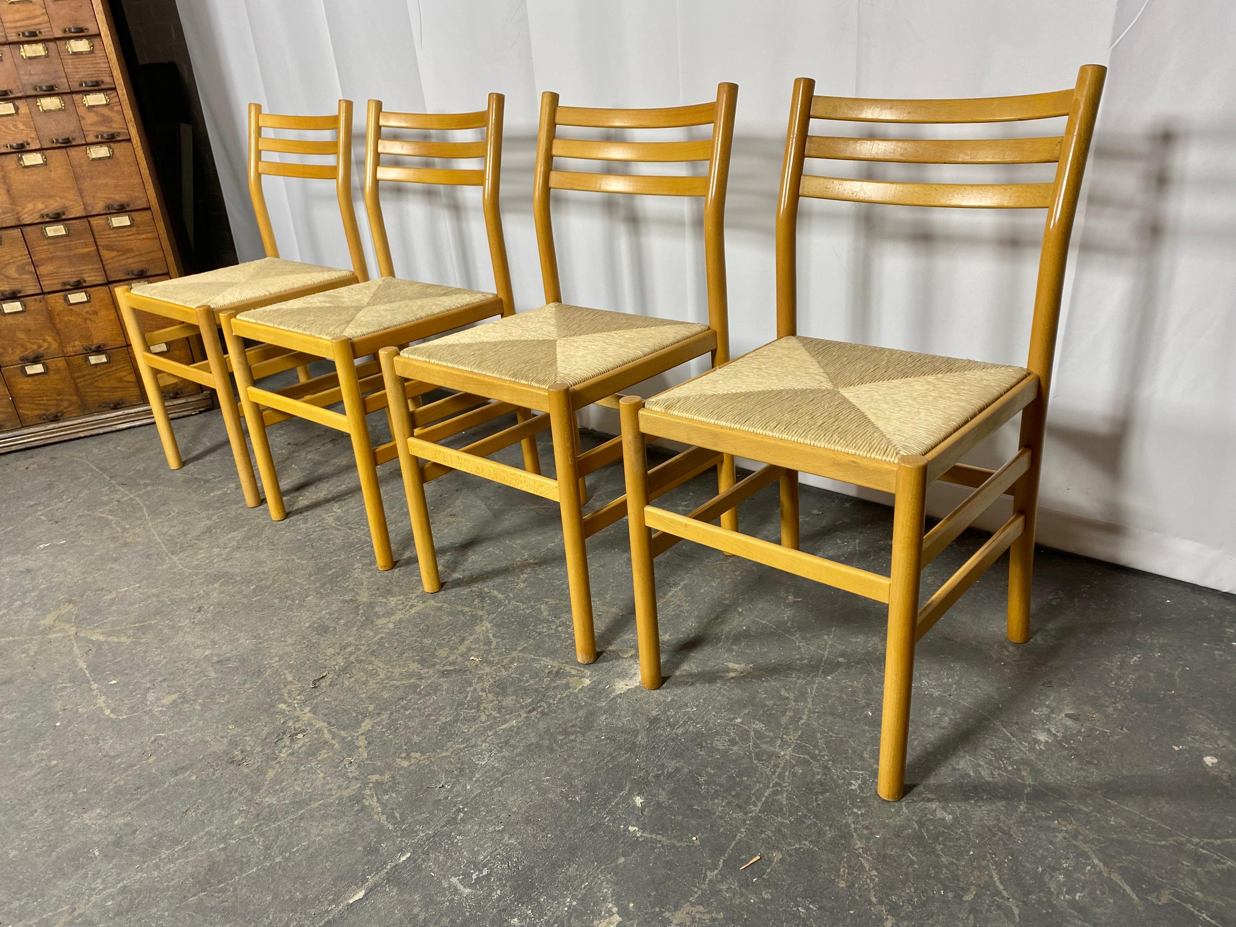 Set 4 Rope and Beech wood Side Dining Chairs/ Italy, after Gio Ponti For Sale 1