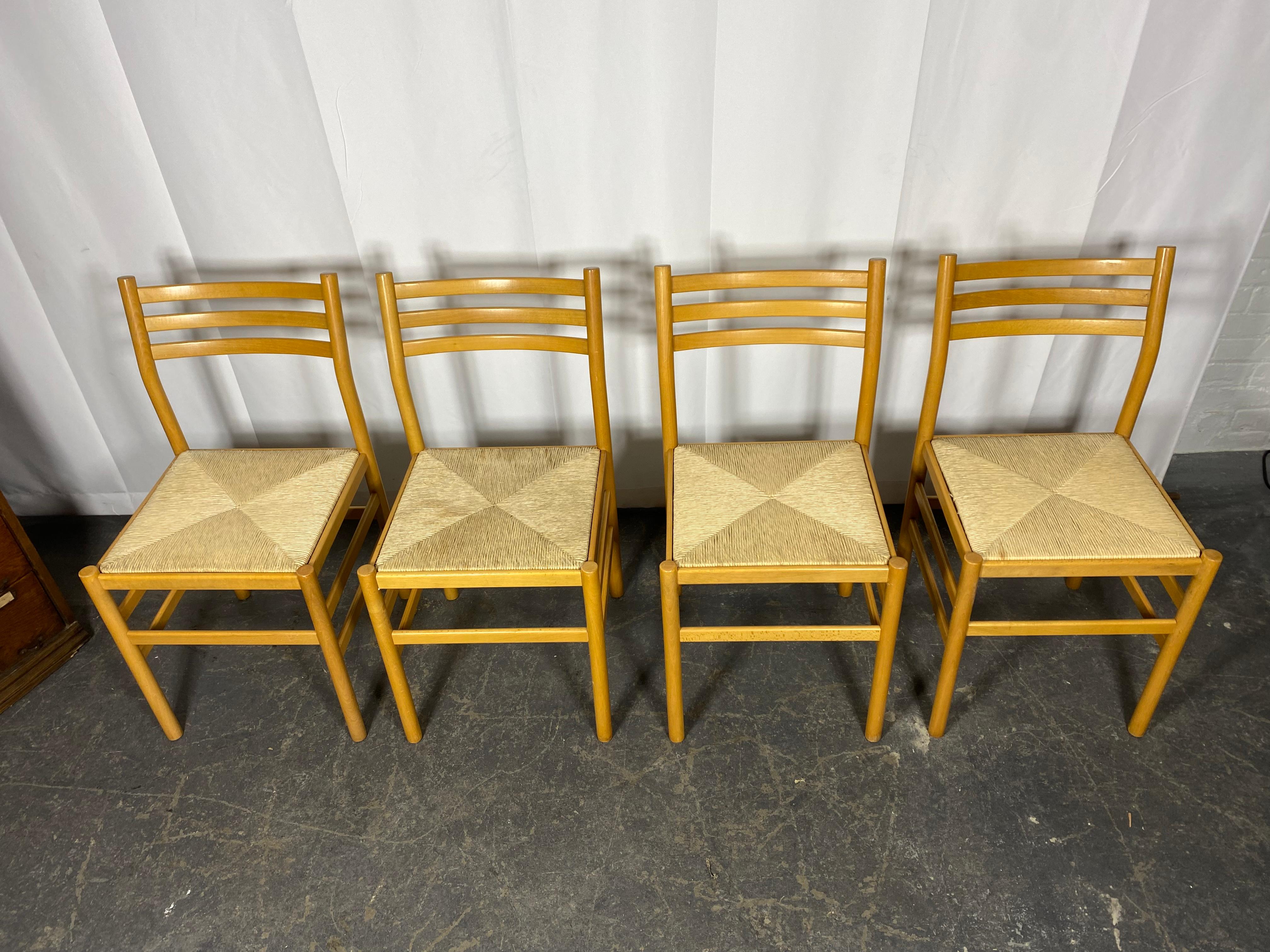 Set 4 Rope and Beech wood Side Dining Chairs/ Italy, after Gio Ponti For Sale 2