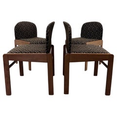 Satz von 4 geometrischen Stühlen im modernen Design der 1960er Jahre