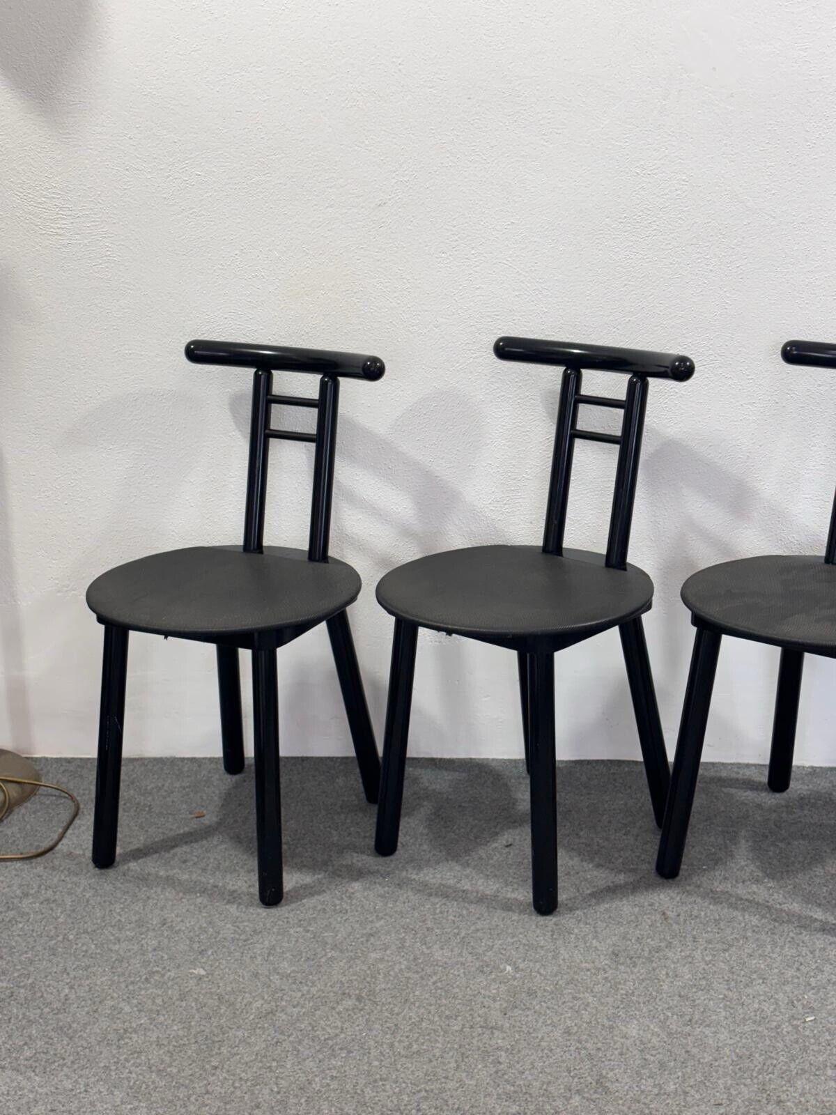 Satz von 4 Stühlen Postmoderner Memphis-Stil Italienisches Design 1980er Jahre (Holz) im Angebot