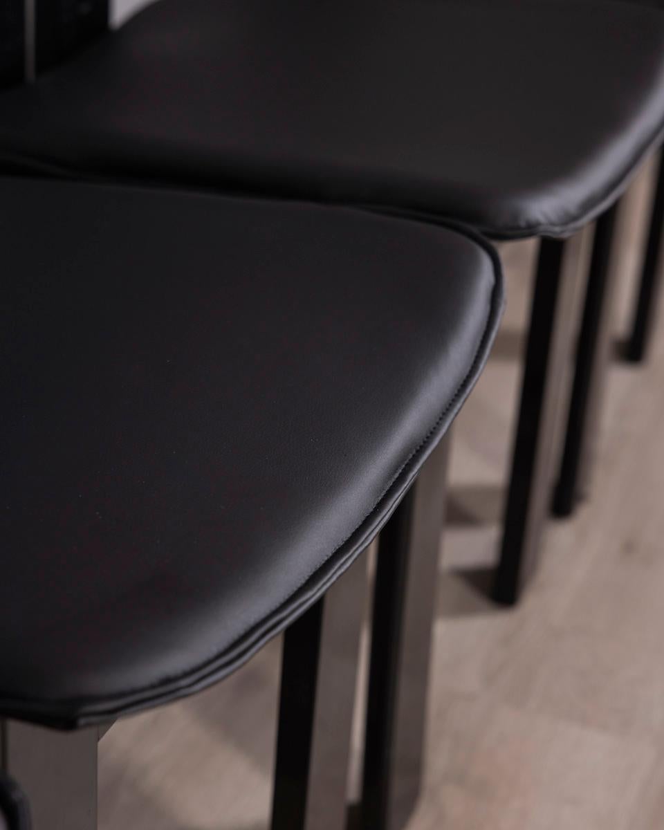 Set 4 sedie vintage anni 70 in legno e pelle design Pietro Costantini per Ello (Italienisch) im Angebot