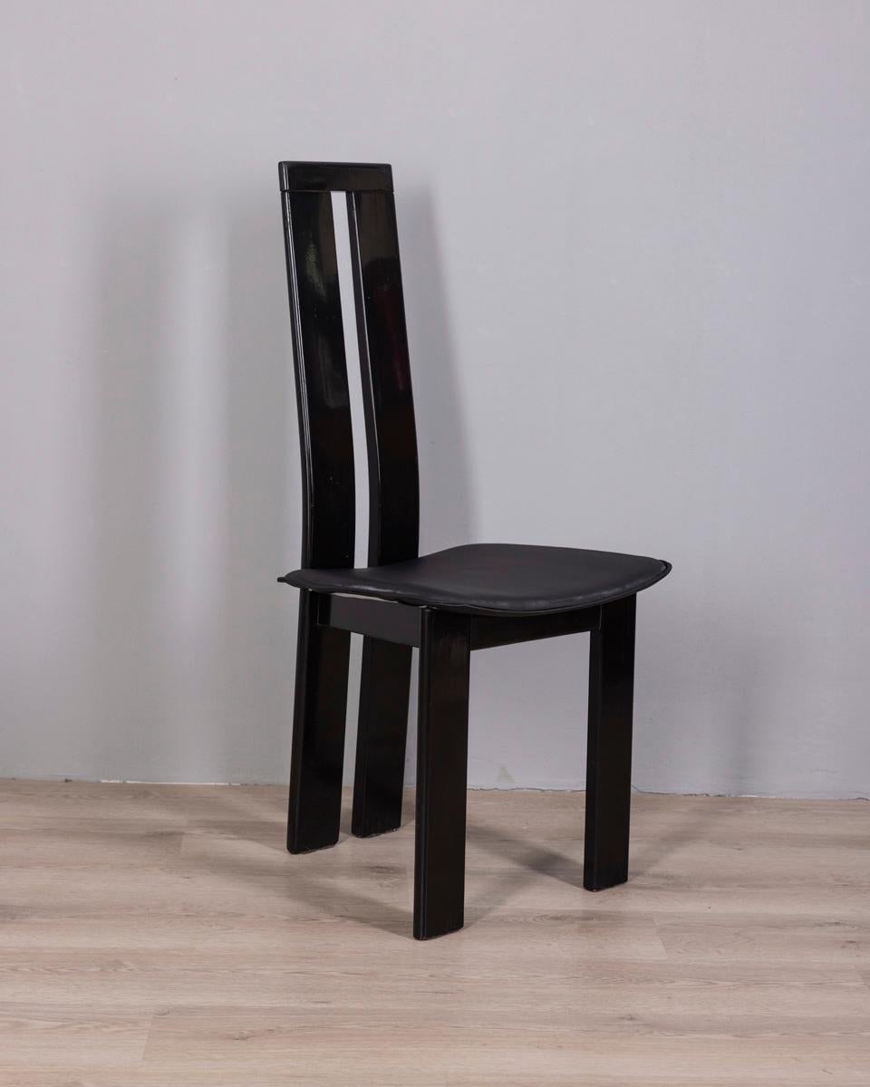 Set 4 sedie vintage anni 70 in legno e pelle design Pietro Costantini per Ello (Ende des 20. Jahrhunderts) im Angebot