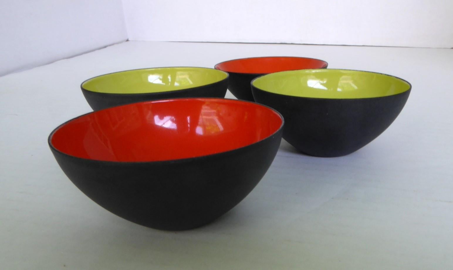 Set 4 Small Krenit Enamel Bowls by Herbert Krenchel Torben Ørskov Denmark 50s In Good Condition For Sale In Miami, FL