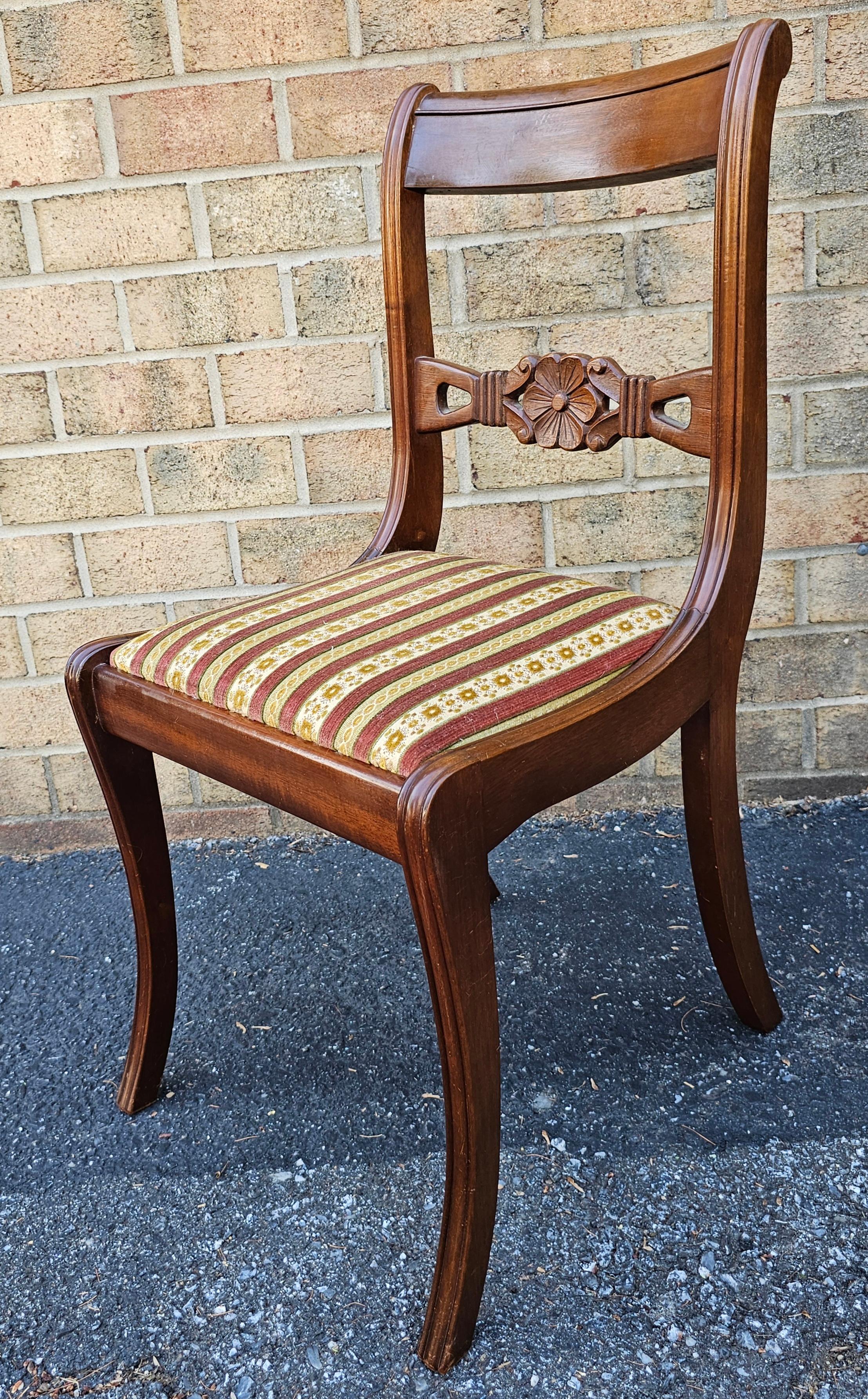 Set 4 Stijlvorm Meubelen Duncan Phyfe Mahogany and Upholstered Seat Side Chairs For Sale 2