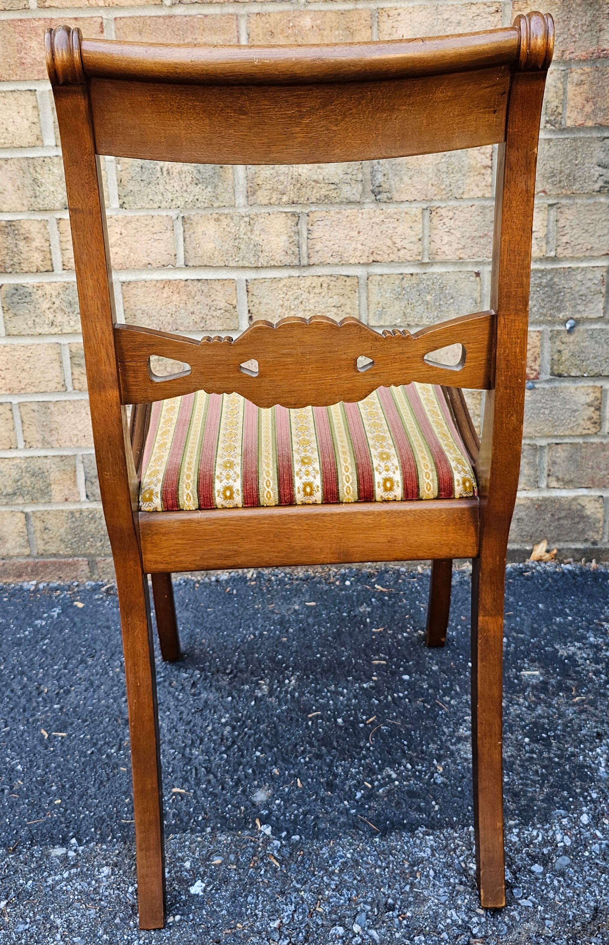 Set 4 Stijlvorm Meubelen Duncan Phyfe Mahogany and Upholstered Seat Side Chairs For Sale 3