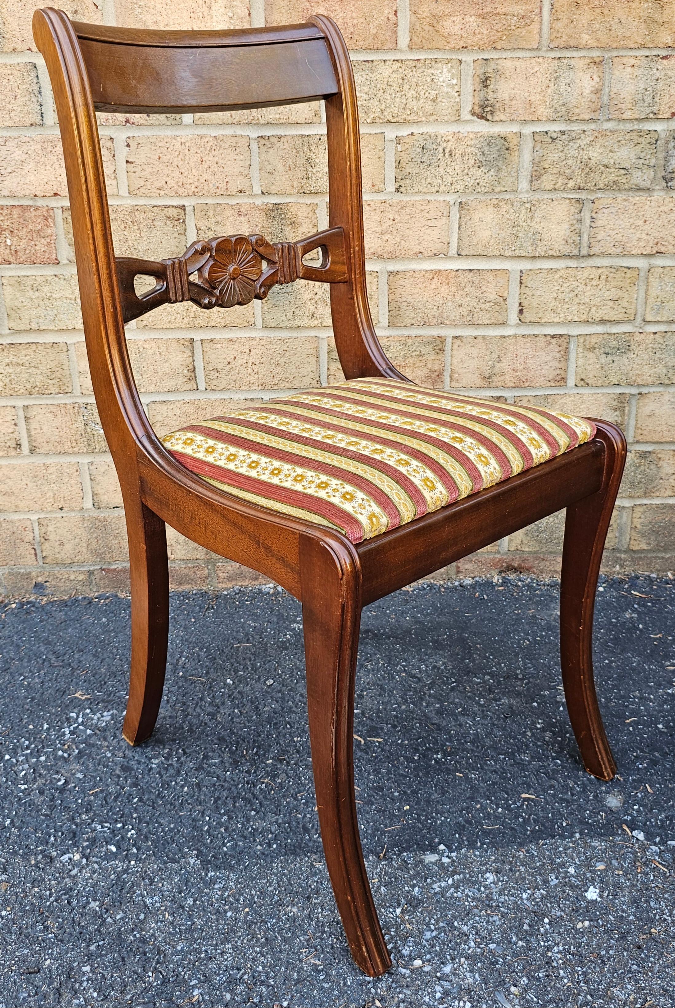 Set 4 Stijlvorm Meubelen Duncan Phyfe Mahogany and Upholstered Seat Side Chairs For Sale 1