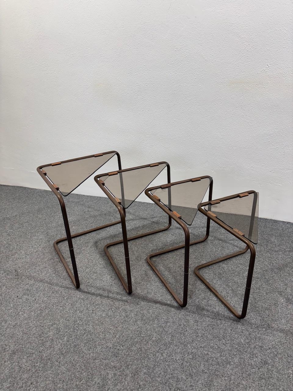 Set 4 side tables Modular Metal And Glass 1960's Design Modernism In Excellent Condition For Sale In Taranto, IT