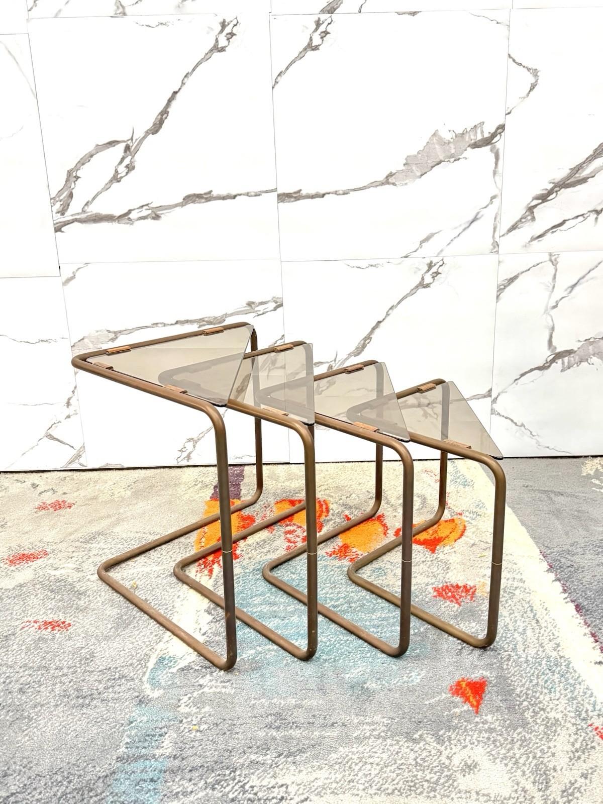 Set 4 tavolini Componibili Metallo E Vetro 1960’s Design Modernariato (Italian) im Angebot