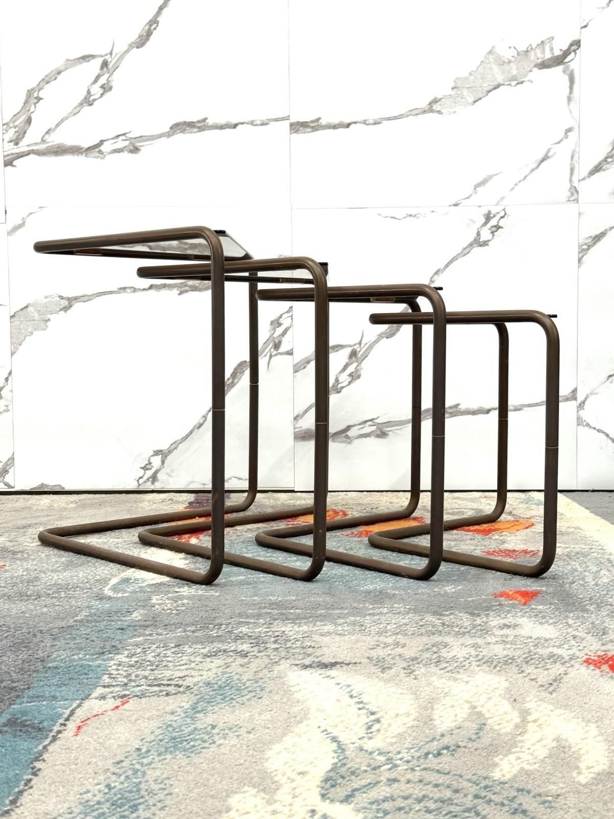 Set 4 tavolini Componibili Metallo E Vetro 1960’s Design Modernariato (Mid-20th Century) im Angebot
