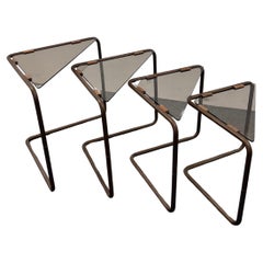 Ensemble de 4 tables d'appoint en métal et verre Design des années 1960 Modernisme