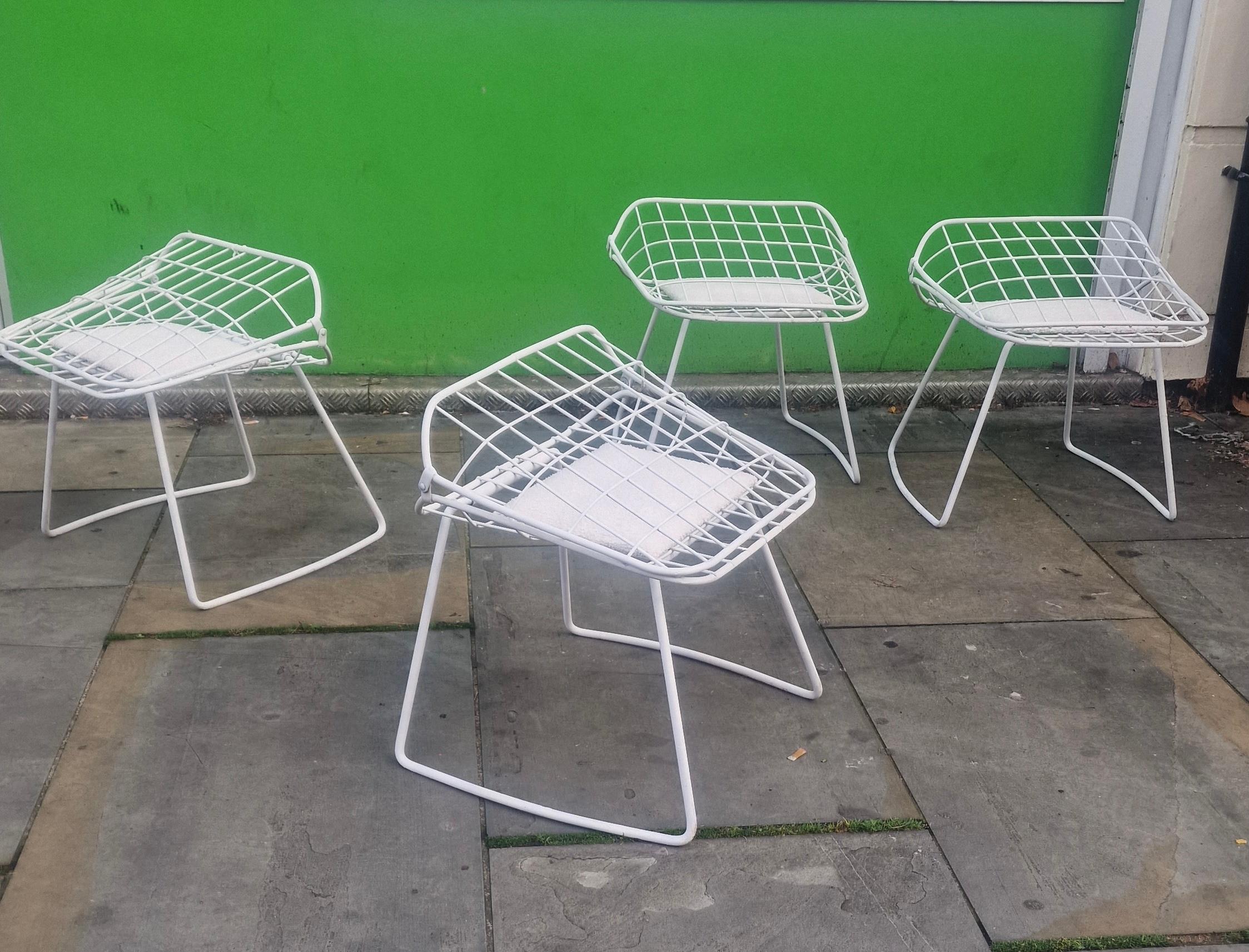 Mid-Century moderno Set 4 sedie bianche in stile Bertoia in vendita