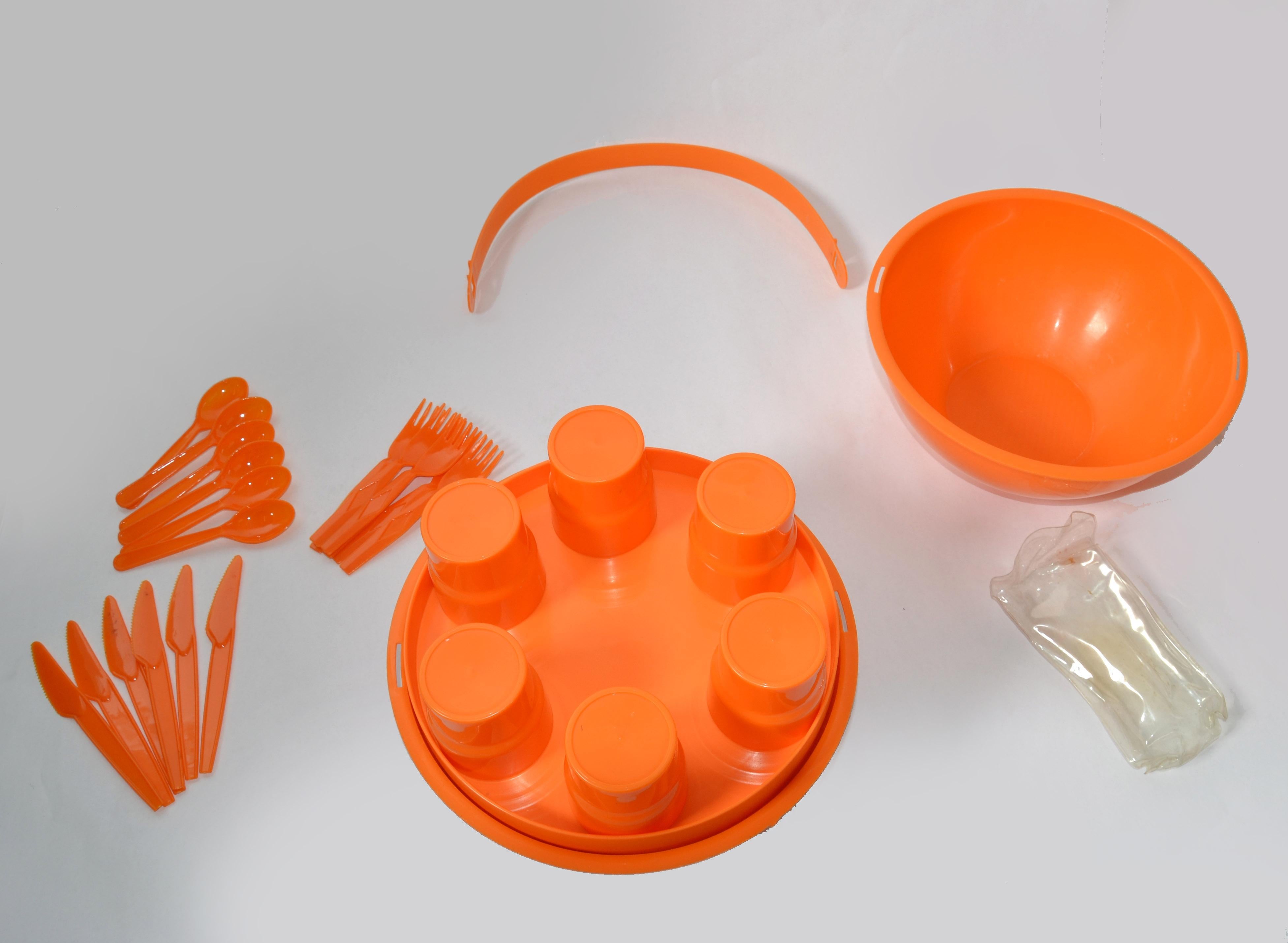 Plastic Set 45 Ingrid Chicago Nesting Picnic Serving Tableware 6 Place Setting Space Age For Sale