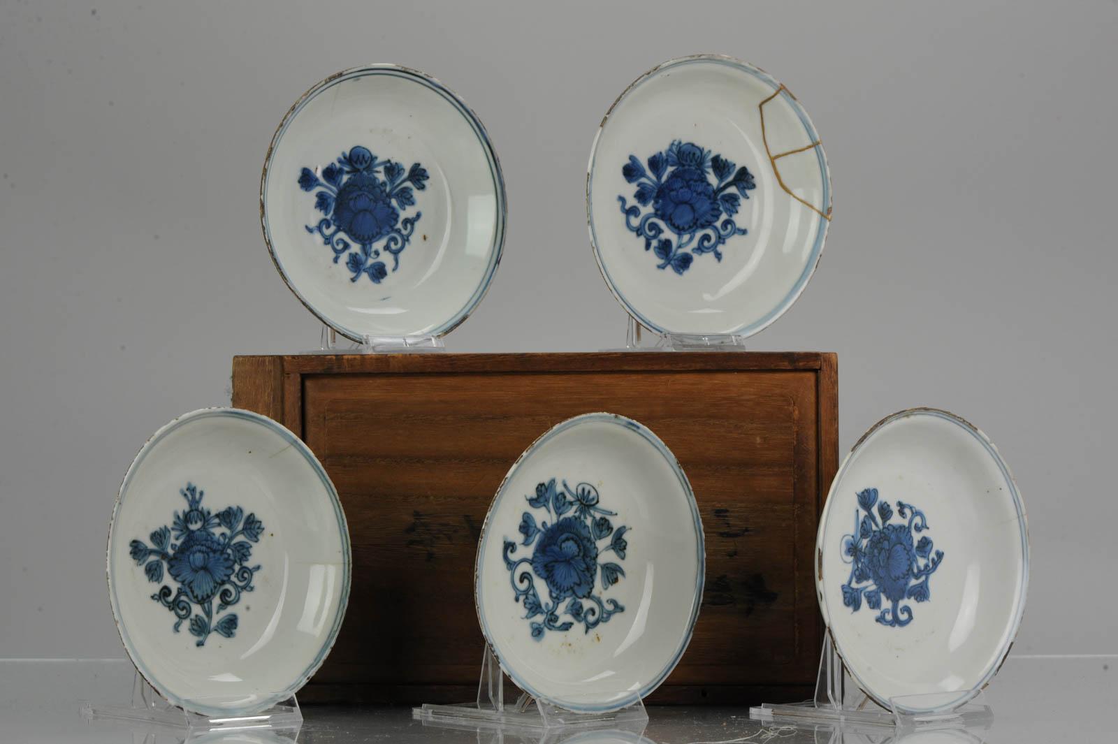 A very nicely set of 5 plates. Late Ming for the Japanese market. Box included. The protection material around the dishes will be replaced.

Condition
Dish 1 2 hairlines, 1 chip and some fritting dish 2 1 hairline and some fritting dish 3 2