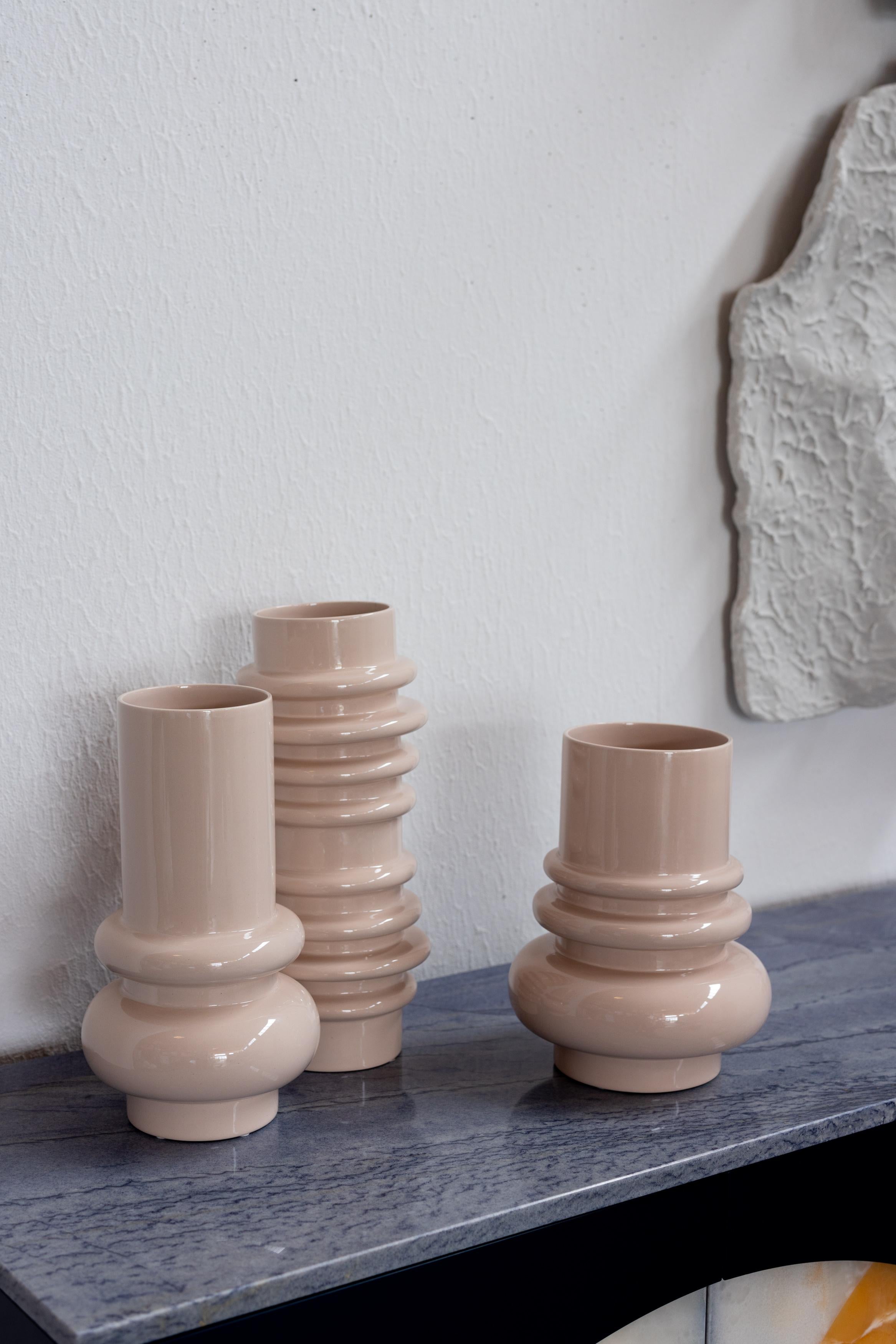 Moderne Ensemble/5 pots et pots en céramique blancs et crème, fabriqués à la main au Portugal par Lusitanus Home en vente