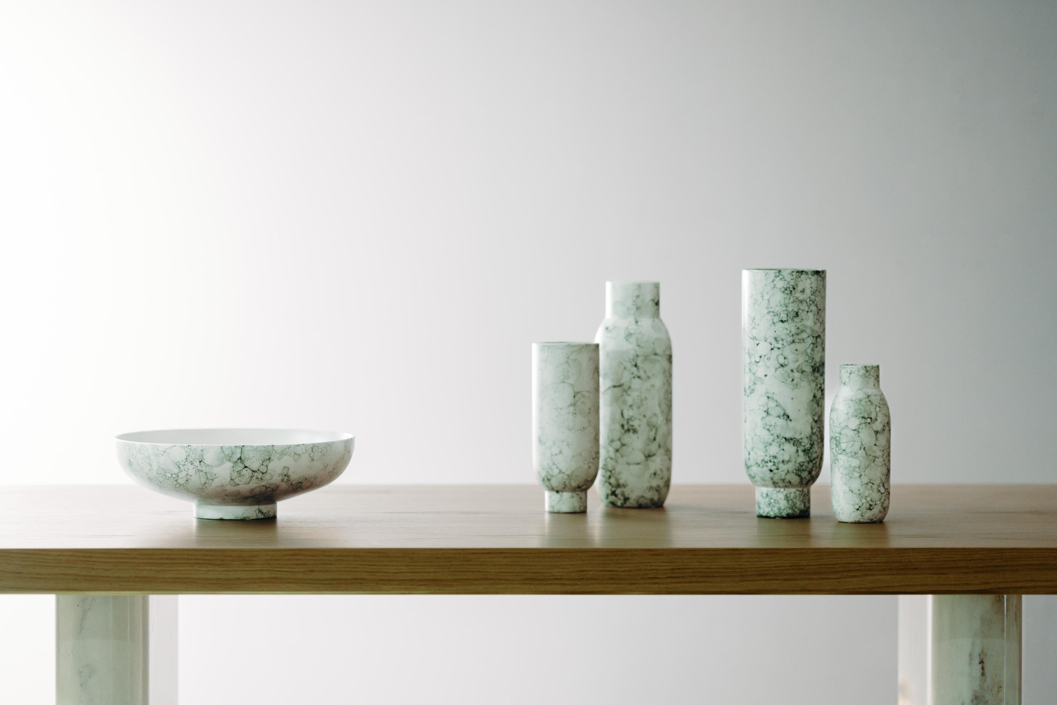 Set/5 Keramikvasen und Schale, Weiß & Grün, Lusitanus Home Collection, Handgefertigt in Portugal - Europa von Lusitanus Home.

Dieses schöne Set besteht aus vier wasserfesten Keramikvasen und einer Schale, die sich perfekt für unzählige