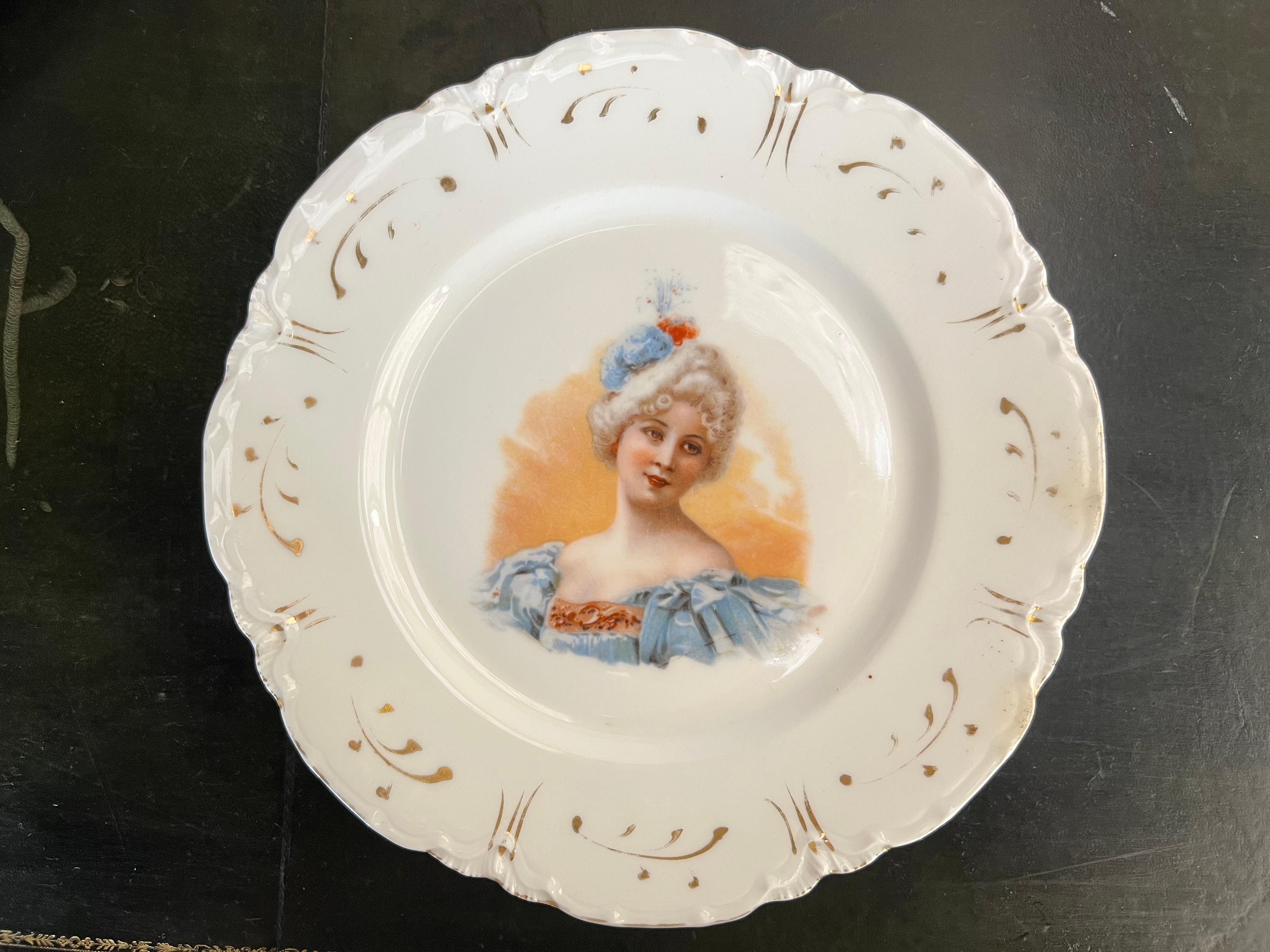 Set 5 collectible plates Haviland Limoges with women 19th In Good Condition For Sale In LA FERTÉ-SOUS-JOUARRE, FR