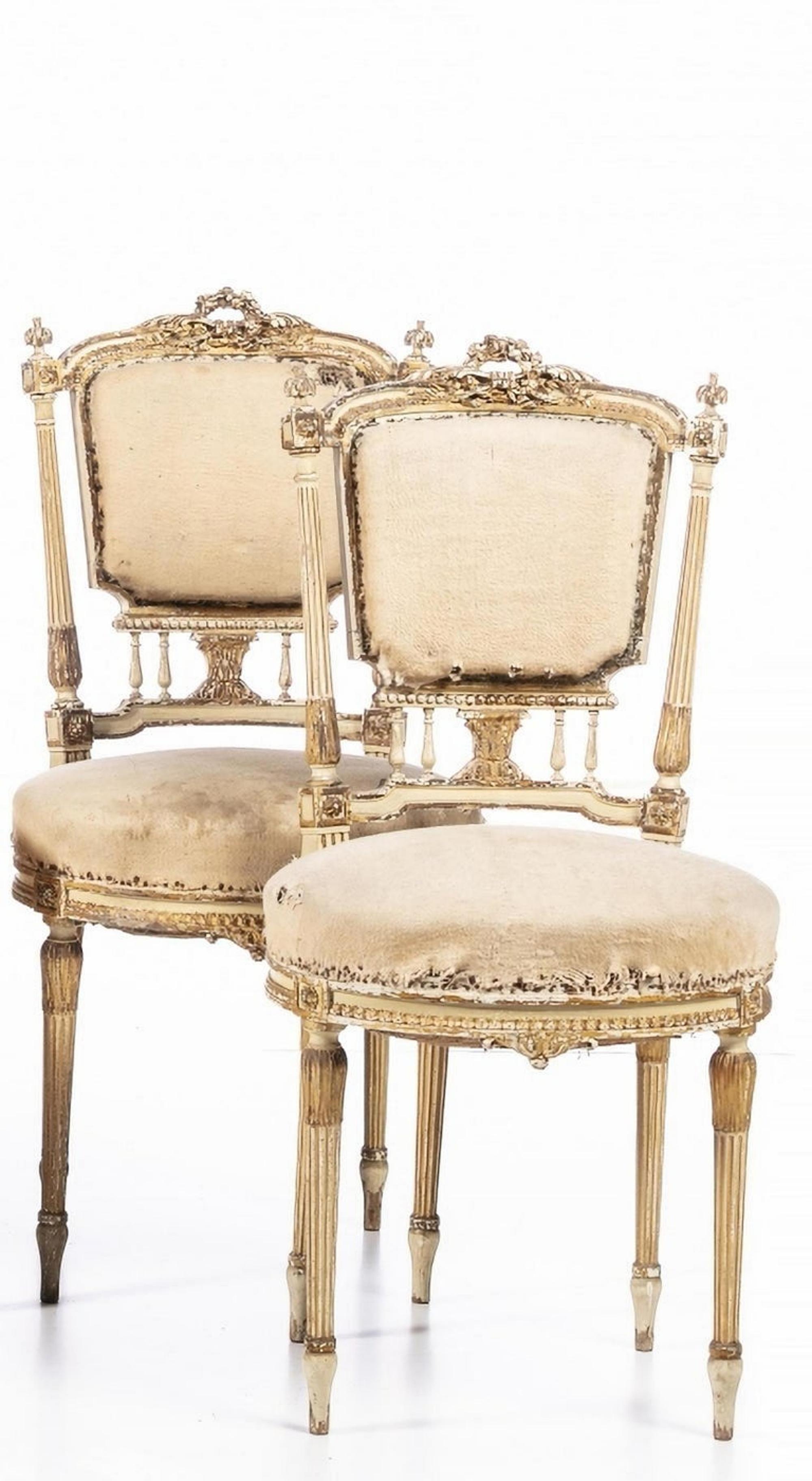 Set 5 französische Stühle
Louis XV-Stil
19. Jahrhundert
Aus bemaltem und vergoldetem geschnitztem Holz. Sitz und Rücken gepolstert.
Fehler und Mängel.
Nie wiederhergestellt
Abmessungen: (größer) 96 x 52 x 42 cm.