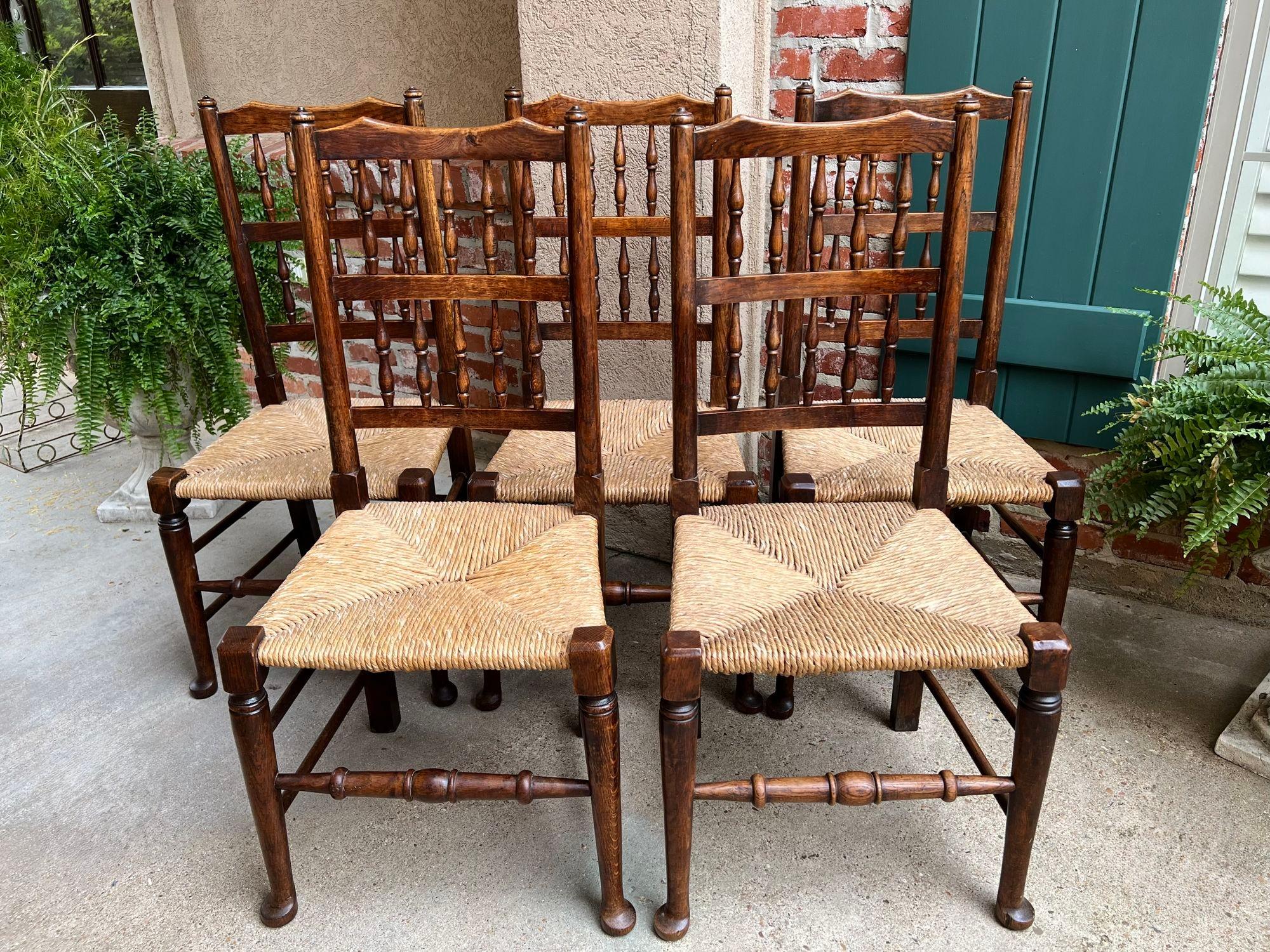 Set 5 Vintage English Oak Dining Side Chairs Rush Seat Lancashire Spindle Back.

Direct from England, a lovely set of five vintage English dining chairs, with classic British style, perfect for a kitchen or dining room!
The set has traditional