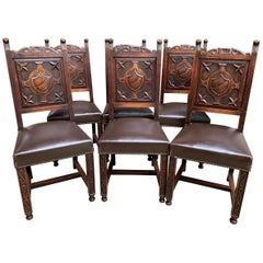 Ensemble de 6 chaises de salle à manger anciennes en chêne sculpté français Neo Renaissance Bouclier 20ème siècle