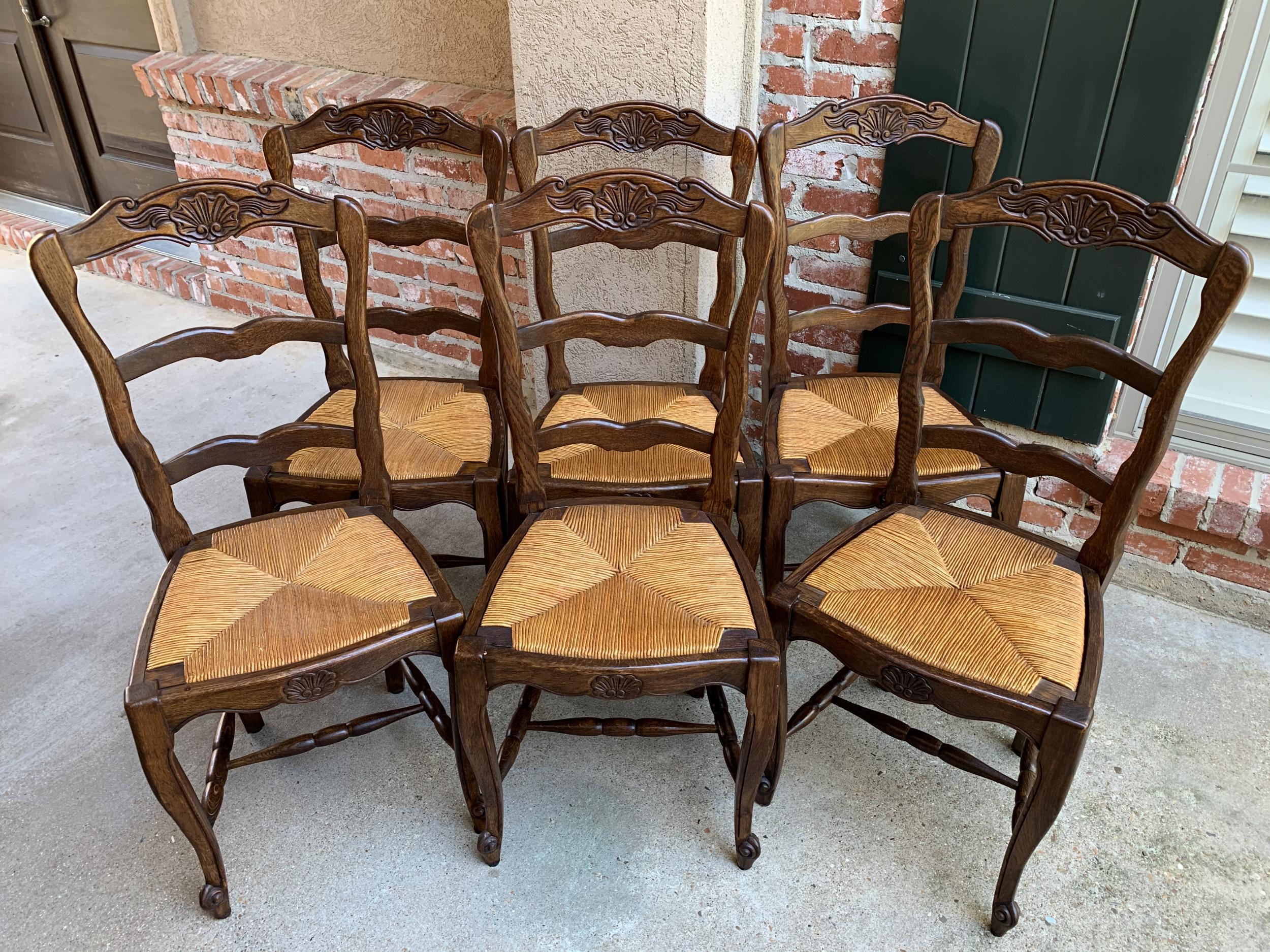 Set 6 Antique French Country Carved Oak Ladder Back Dining Chair Rush Seat In Good Condition In Shreveport, LA