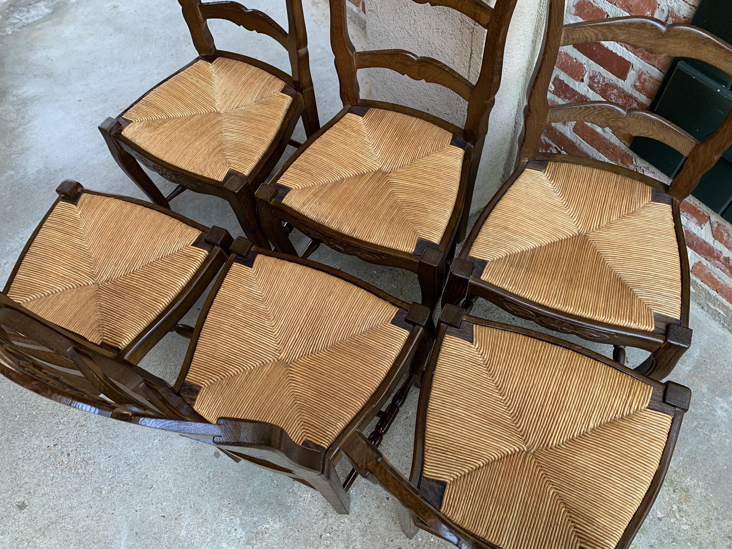 Set of 6 Antique French Country Carved Oak Ladder Back Dining Chair Rush Seat In Good Condition In Shreveport, LA
