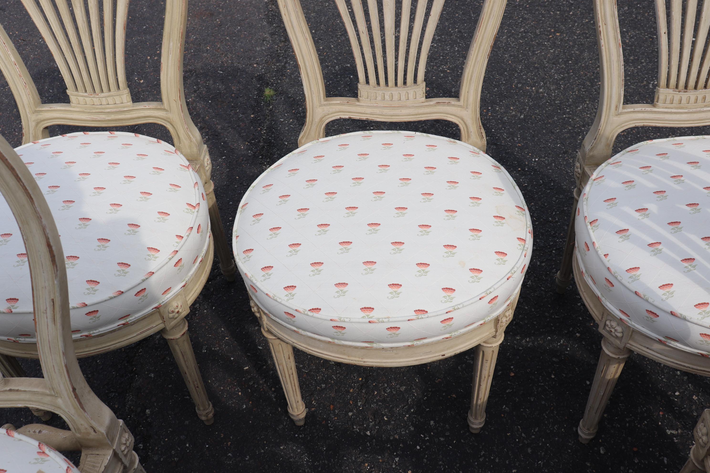This is a gorgeous set of signed Maison Jansen dining chairs in antique white in good condition. The upholstery and the finish are in good condition with no major issues of any kind. The chairs date to the 1940s and measure 36 tall x 22 wide x 18