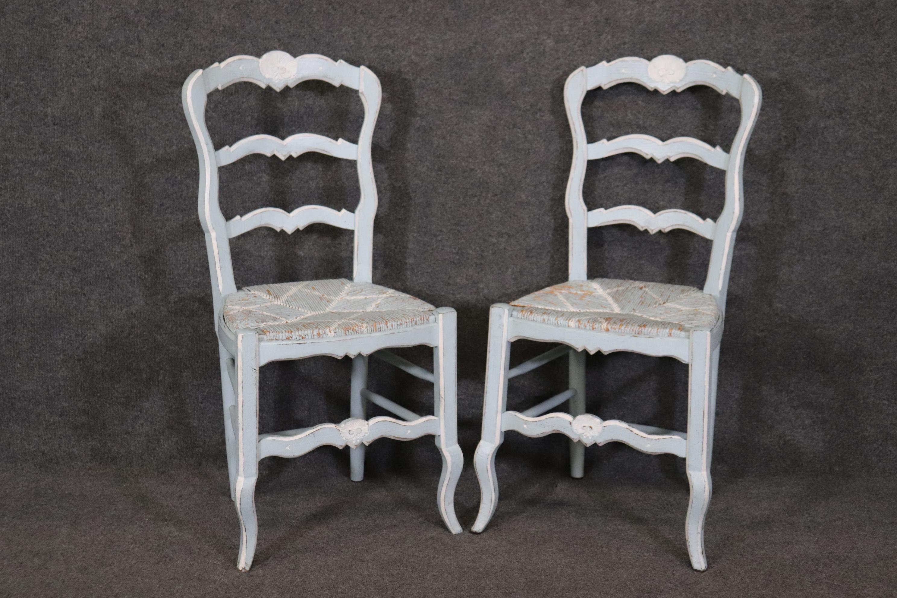 Set 6 Blue and White Paint Decorated Rush Seated French Country Dining Chairs In Good Condition In Swedesboro, NJ