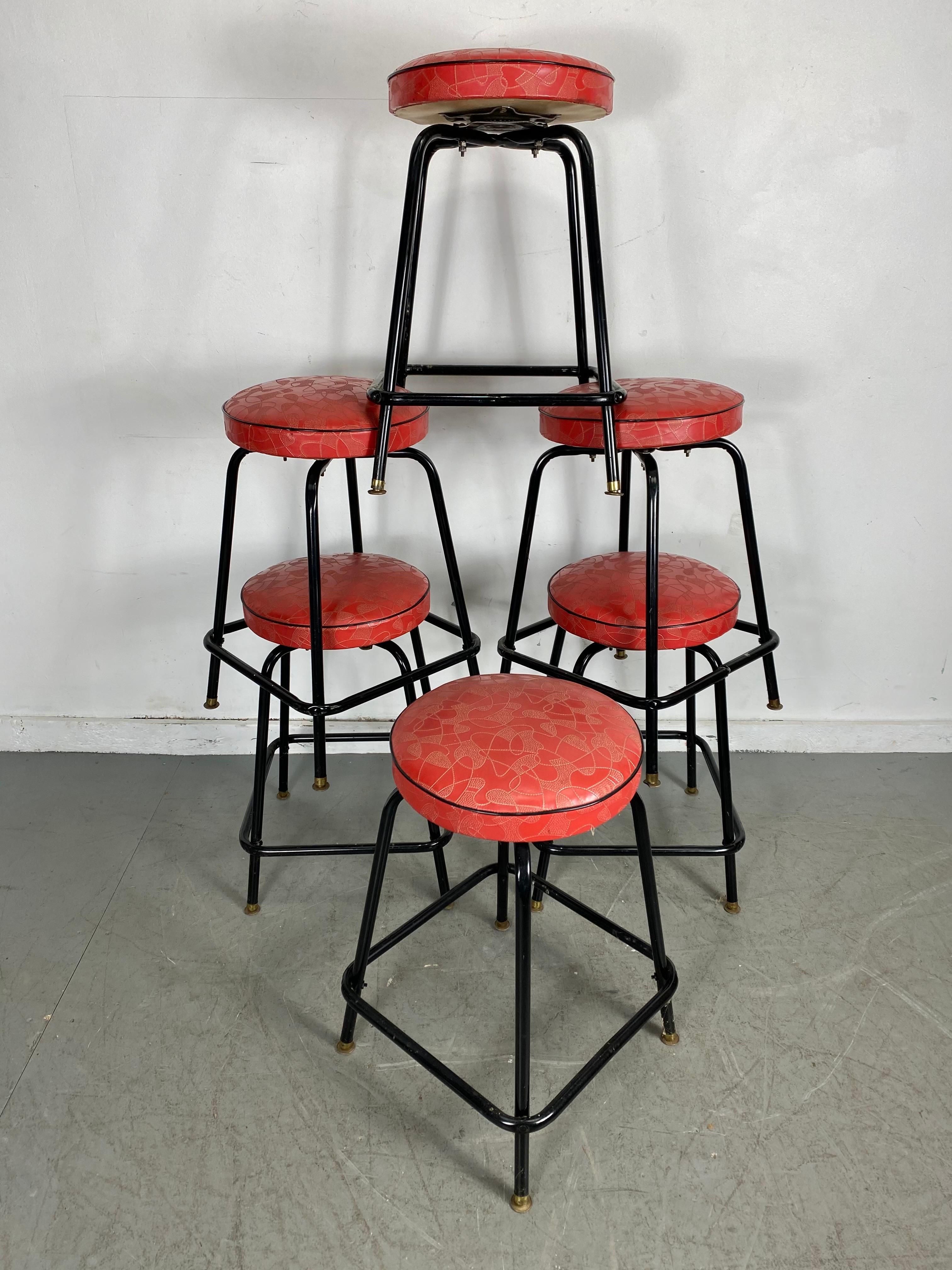 Métal Ensemble de 6 tabourets classiques et modernes du milieu du siècle, hauts Boomerang Raymond Loewy en vente