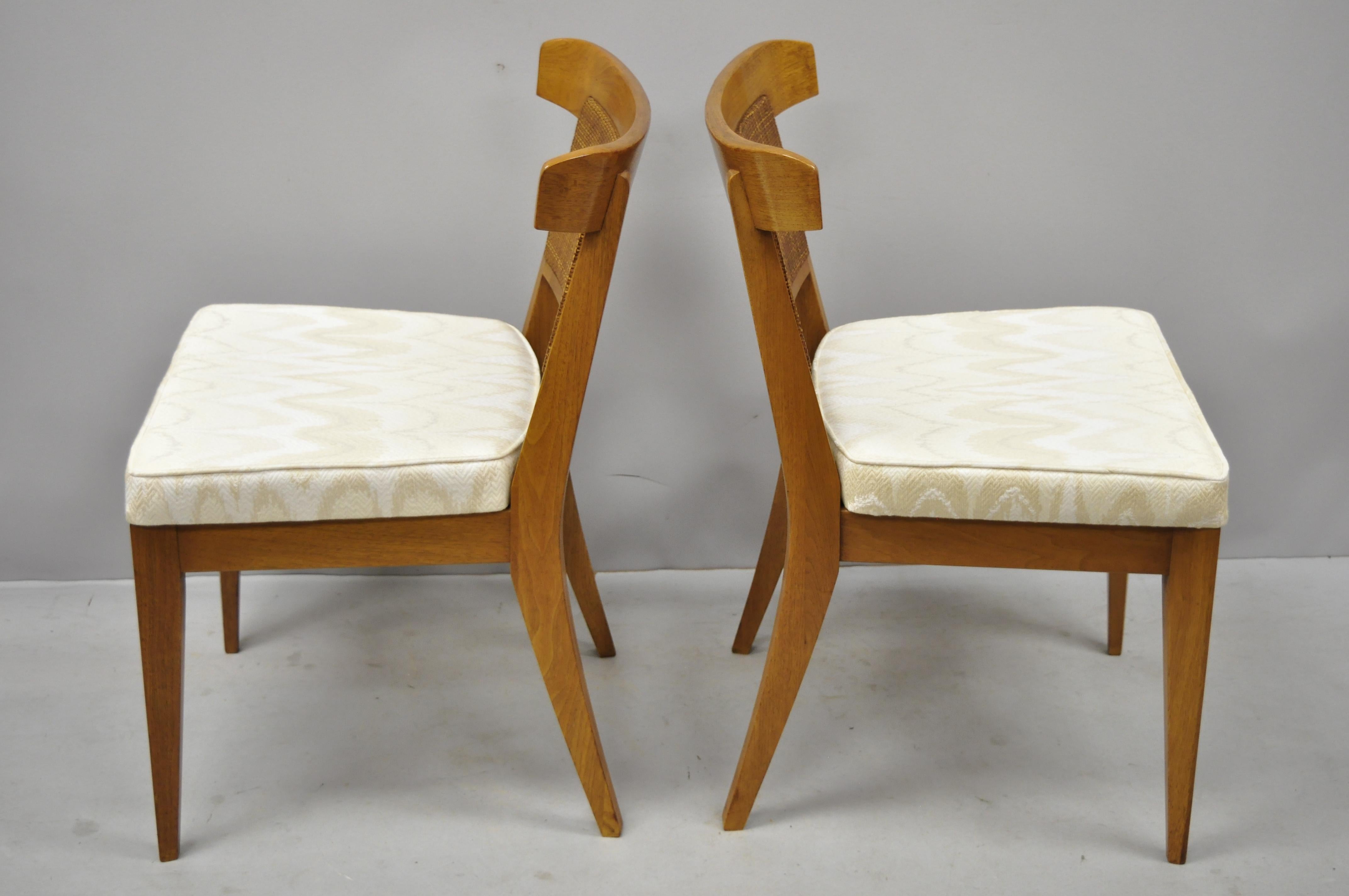 6 geschwungene Esszimmerstühle aus Nussbaumholz mit Rohrrücken, Tomlinson-Stil, Mid-Century Modern 1
