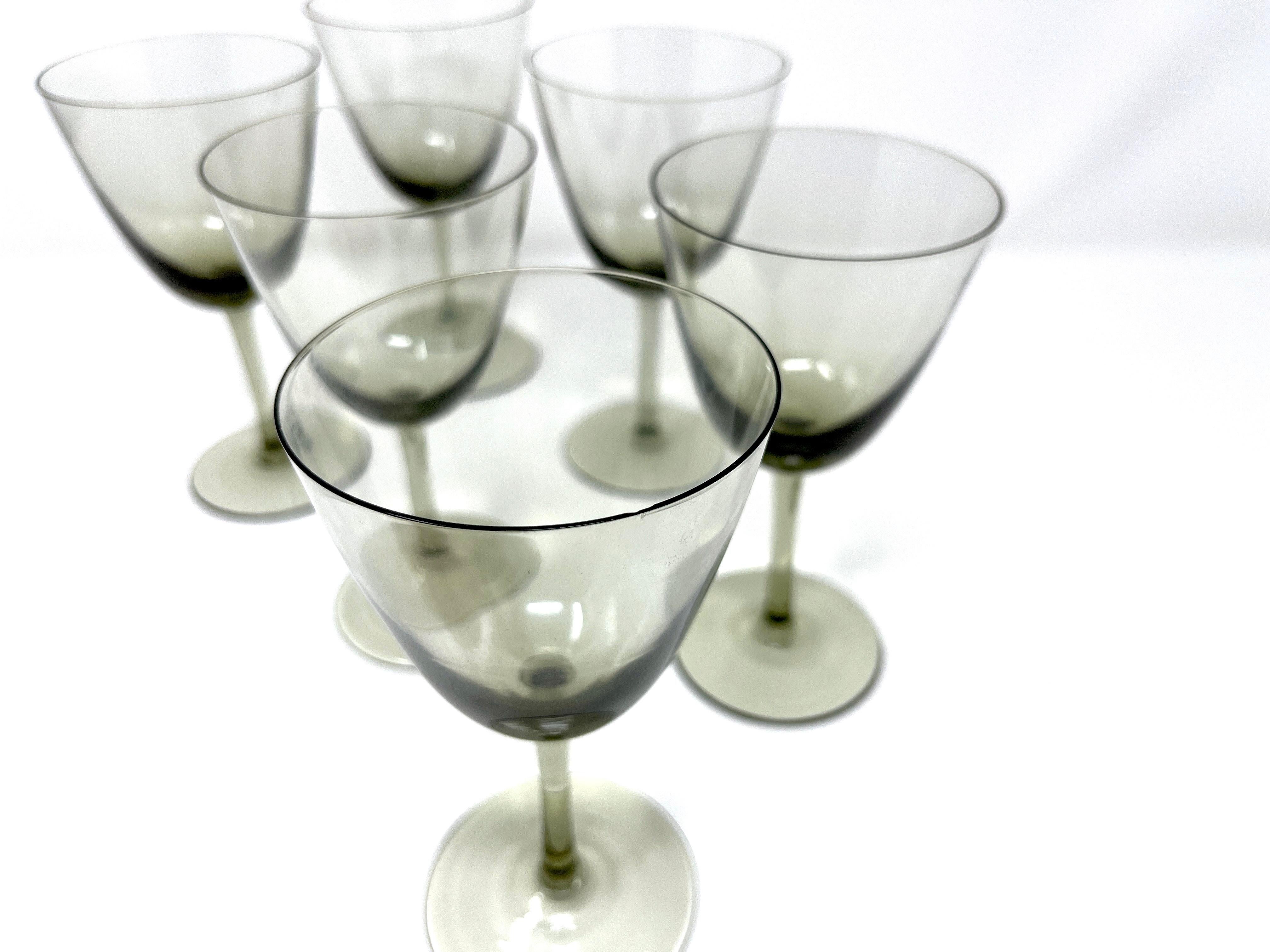 20ième siècle Set 6 verres à apéritif soufflés à la bouche The Moderns Gray, MCM 1960s Denmark Art Glass en vente