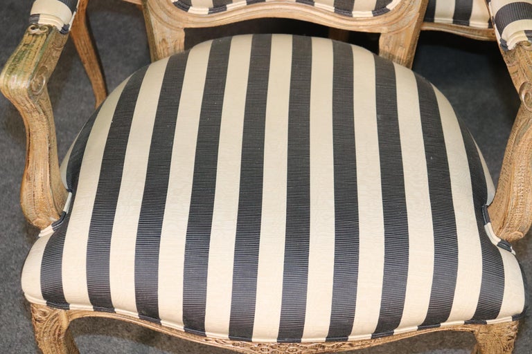Set 6 French Louis XV Paint Decorated Dining Chairs in Moire Striped Upholstery In Good Condition In Swedesboro, NJ