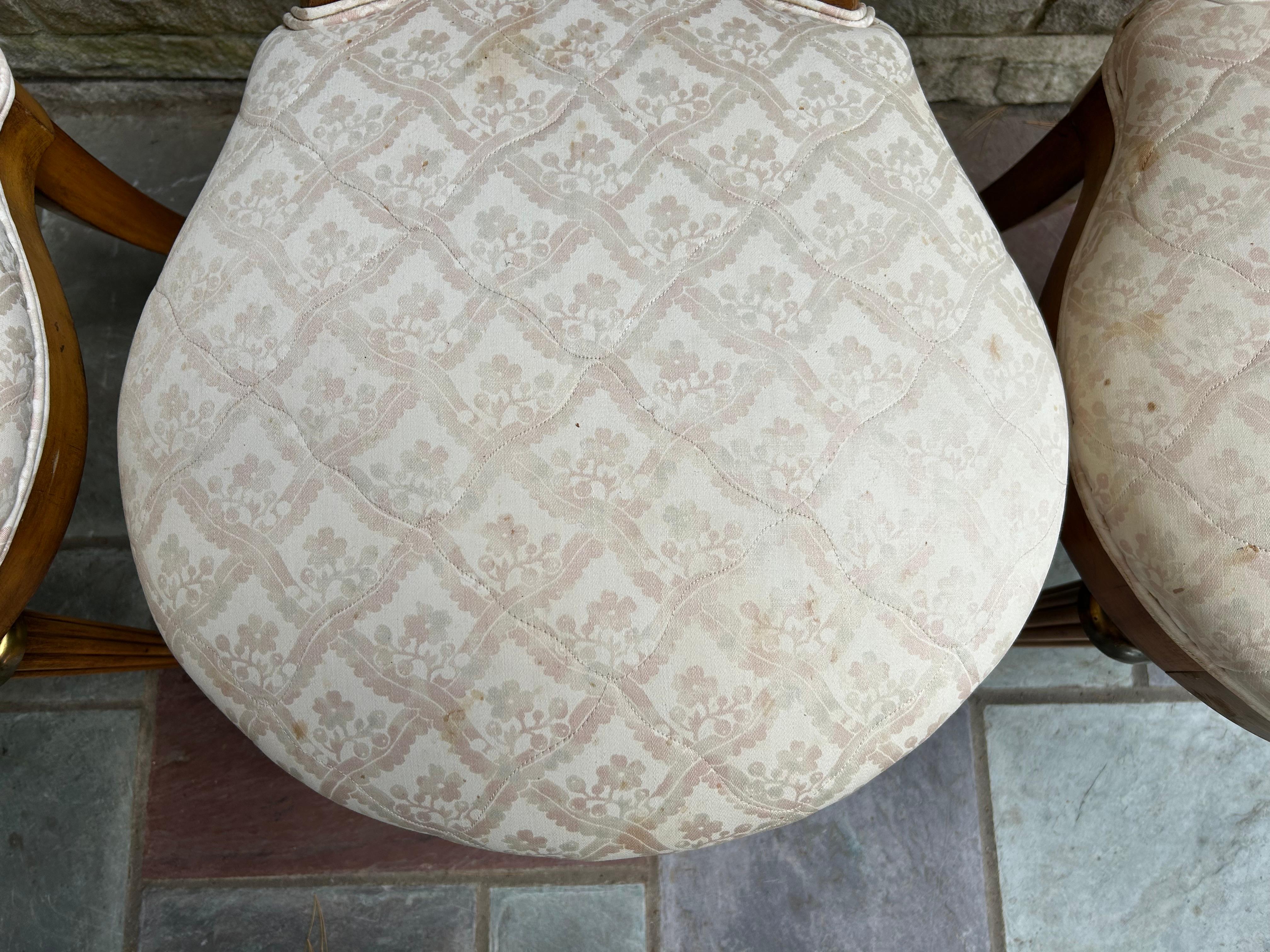 Satz 6 französische Provinzial-Esszimmerstühle mit Messing-Gitterrücken CIRCA 50er Jahre im Angebot 6