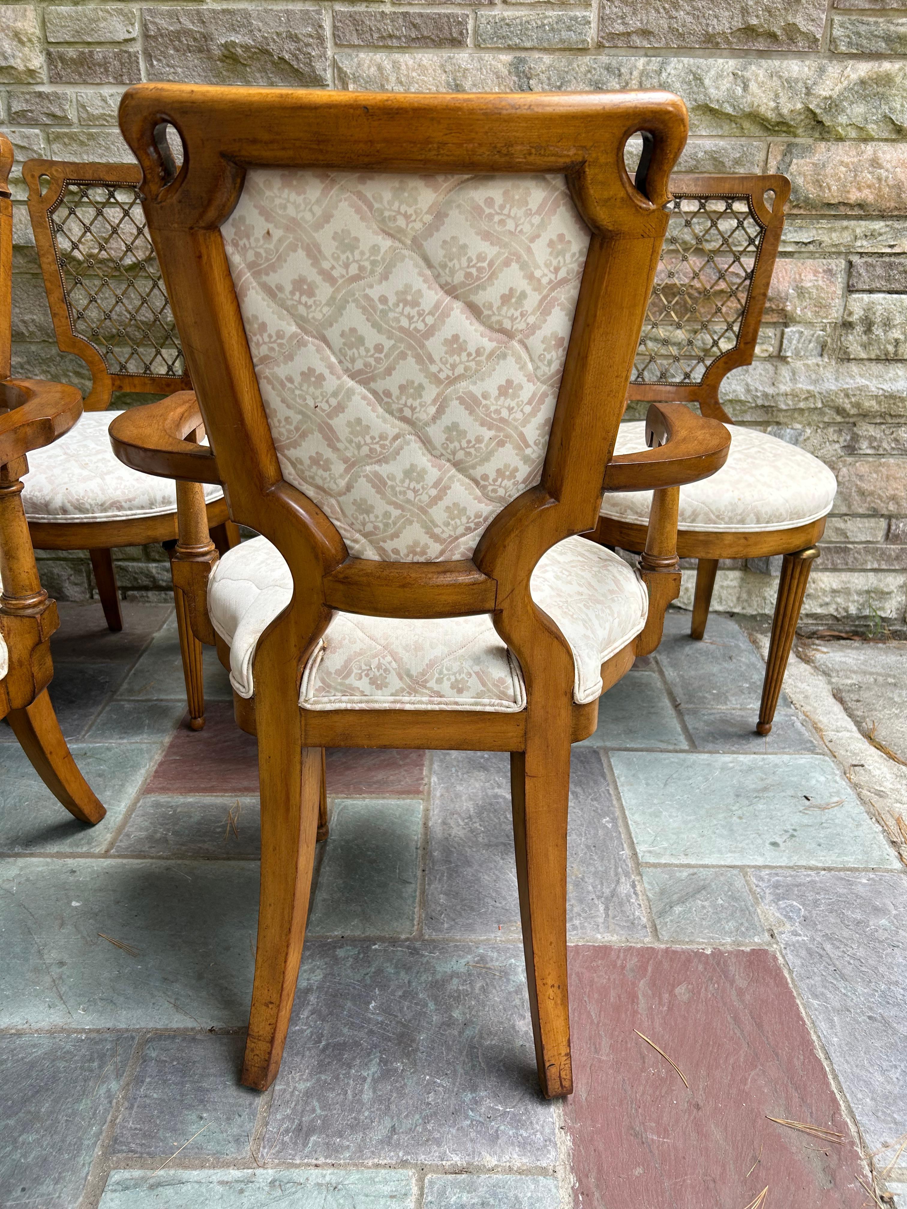 Satz 6 französische Provinzial-Esszimmerstühle mit Messing-Gitterrücken CIRCA 50er Jahre im Angebot 2