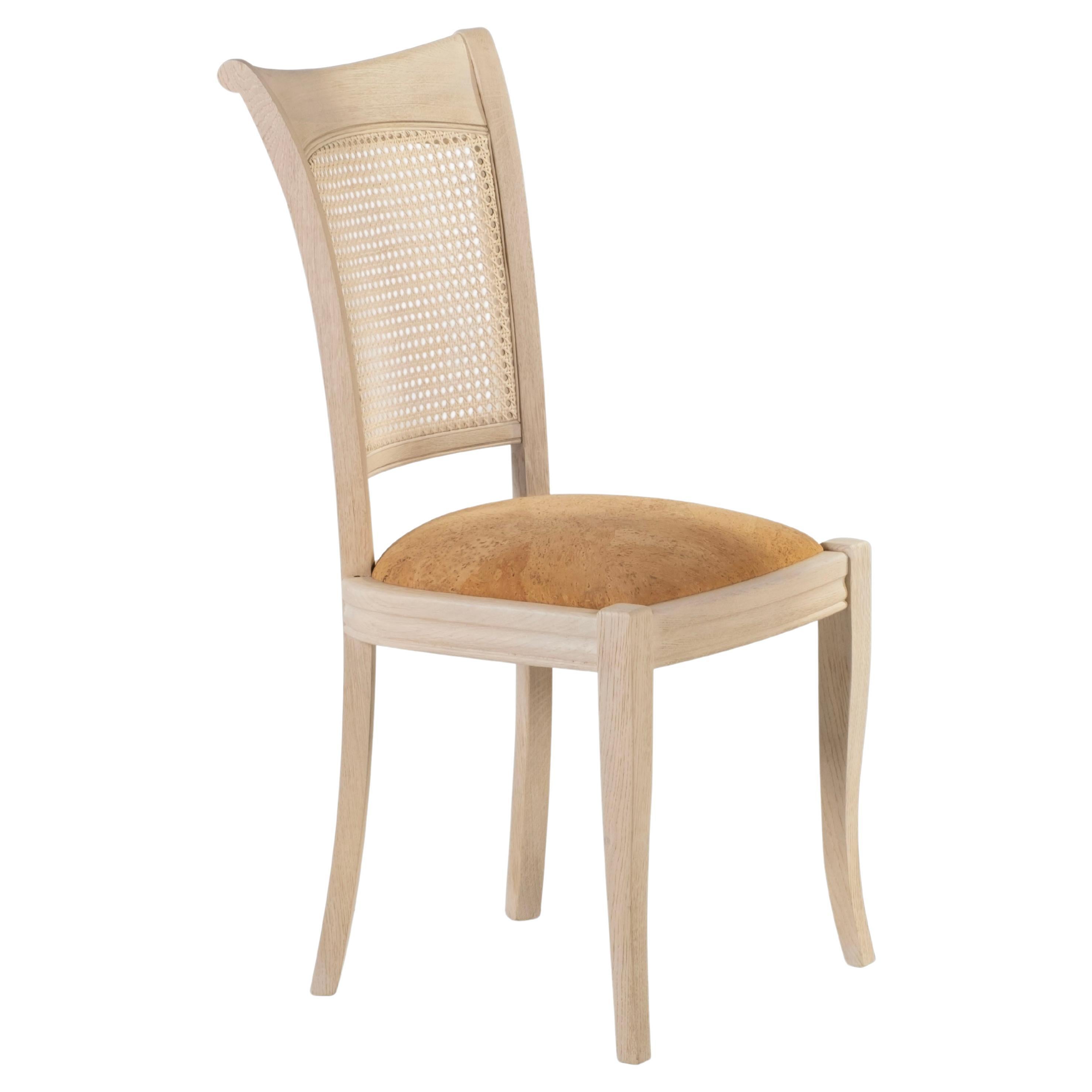 Ensemble de 6 chaises de salle à manger Sigmara, Collection Contemporary, fabriquées à la main au Portugal - Europe par Greenapple.

Chaise en bois de chêne américain recouverte d'un tissu en liège. Dossier en paille naturelle tressée à la