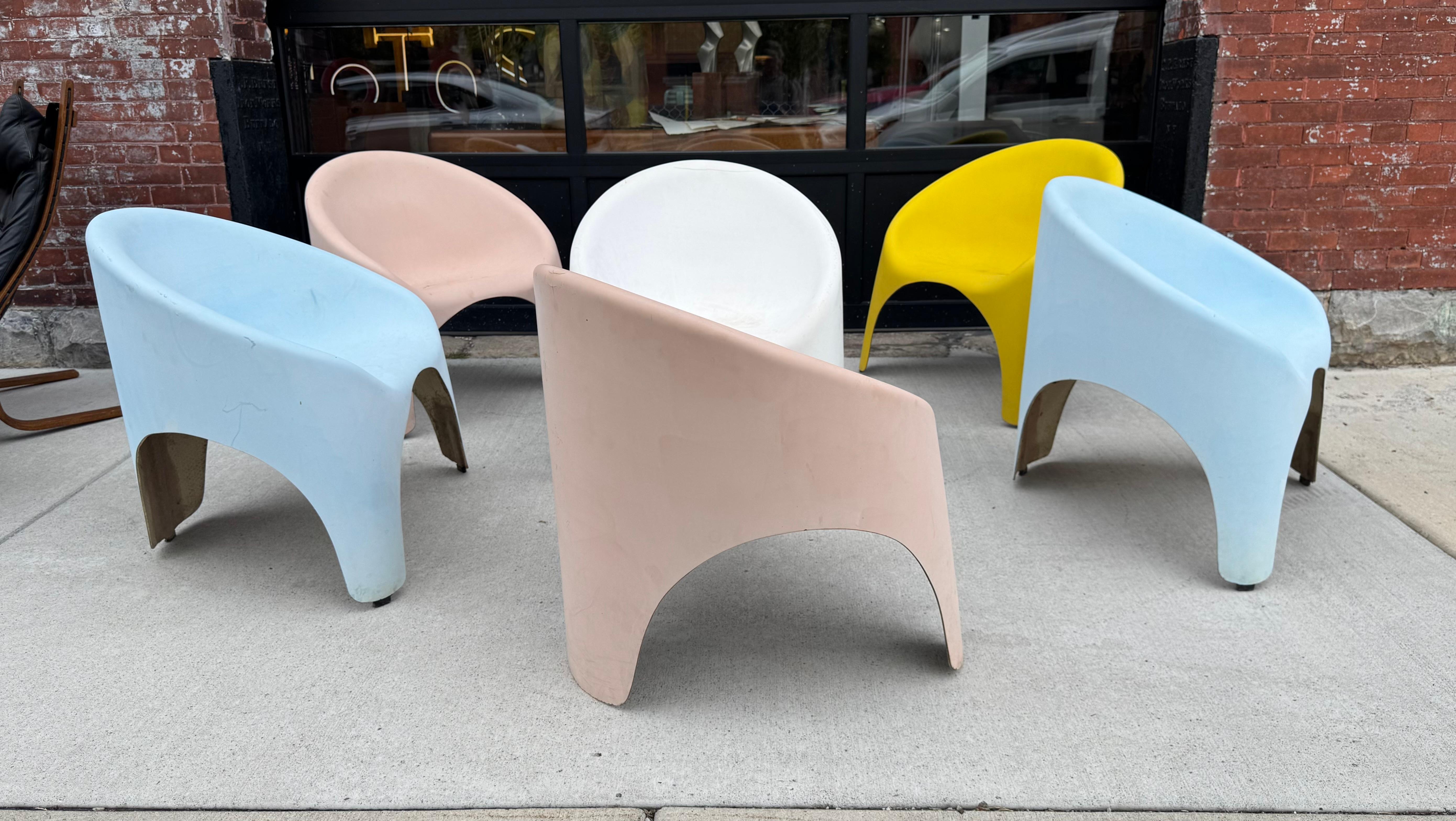 Dipinto Set di 6 sedie da salotto moderniste / Space Age in fibra di vetro in vendita