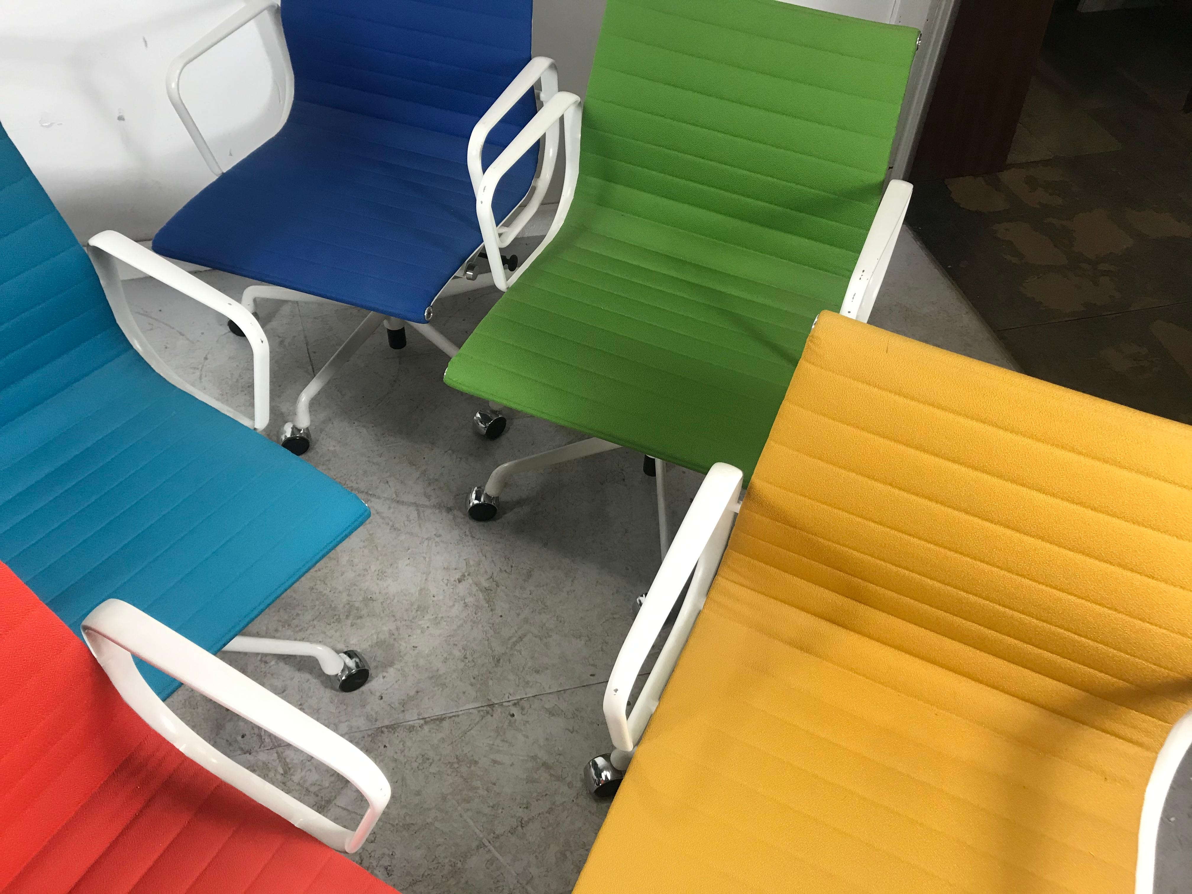 Set 6 Multi-Color Charles Eames Aluminum Group Armchairs, Tilt Swivel In Good Condition In Buffalo, NY