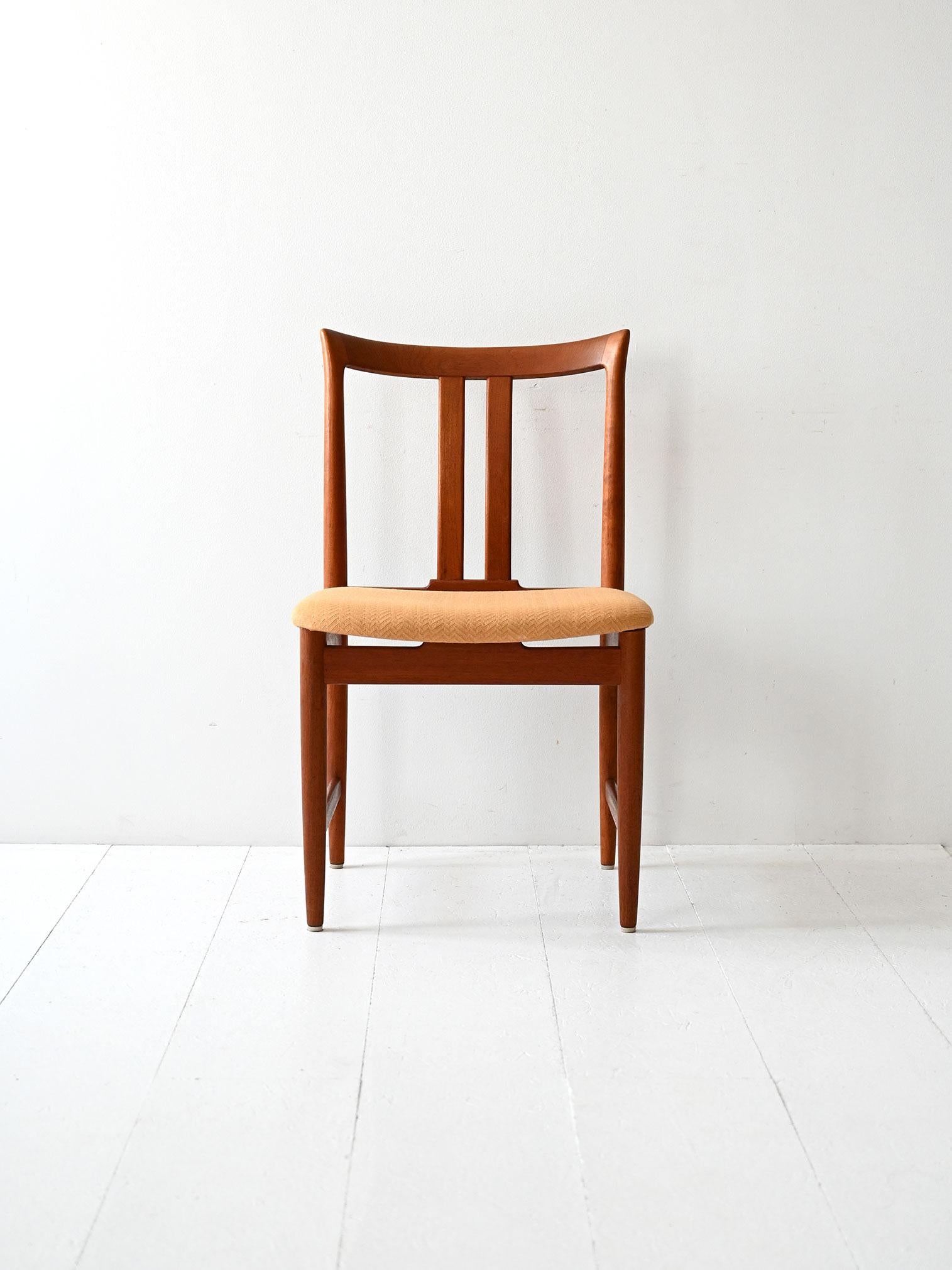Set of 6 Scandinavian teak chairs with yellow seat In Good Condition For Sale In Brescia, IT