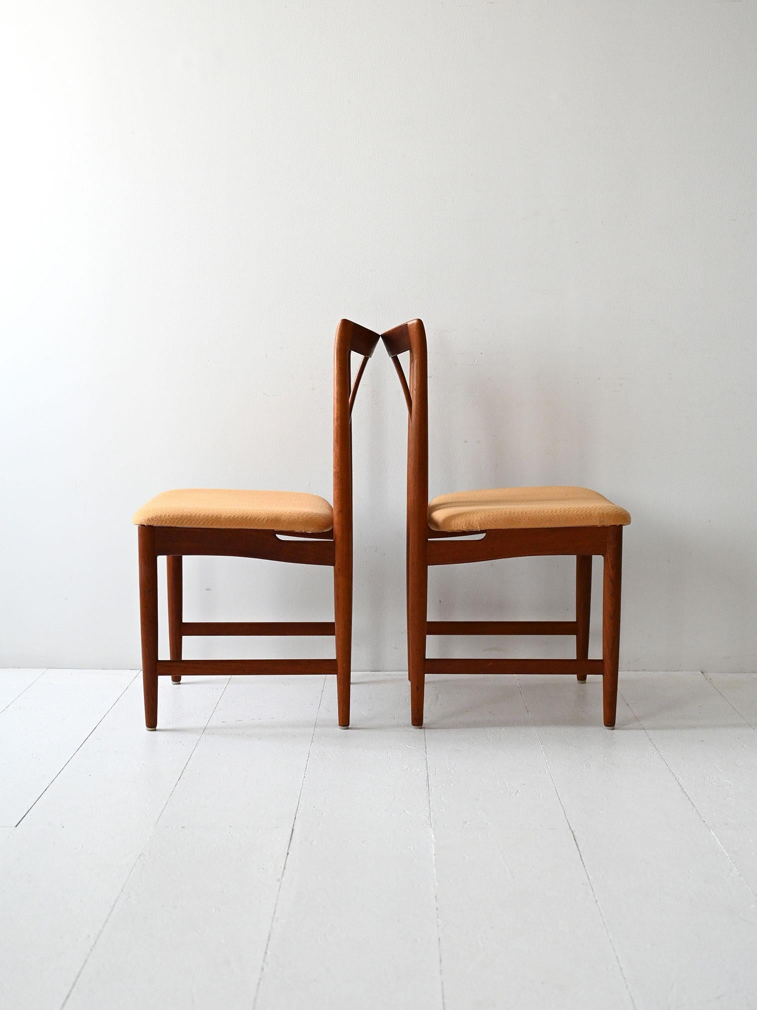 Set of 6 Scandinavian teak chairs with yellow seat For Sale 1