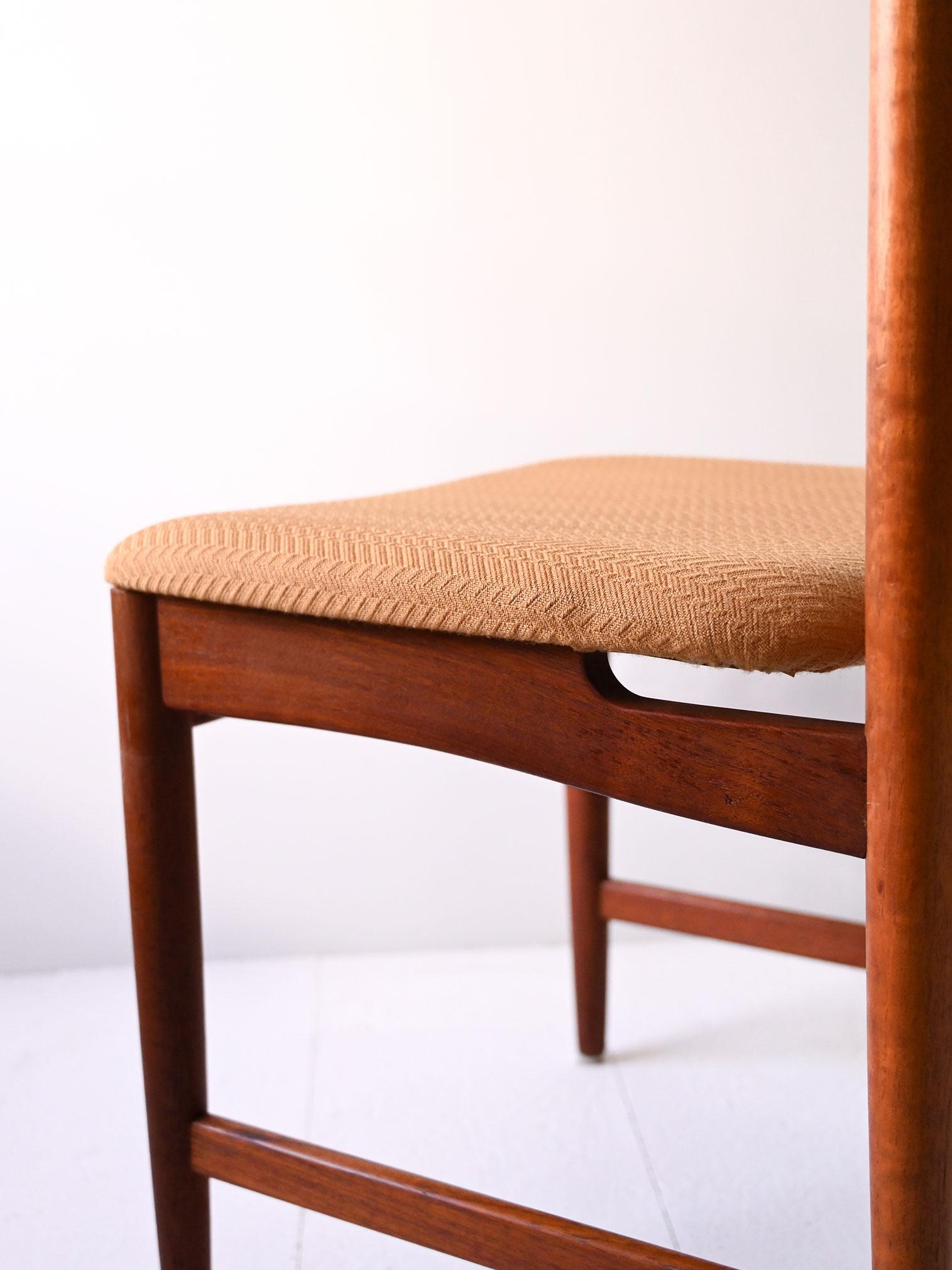 Set of 6 Scandinavian teak chairs with yellow seat For Sale 3