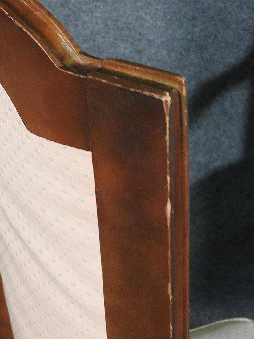 Satz von sechs geschnitzten Nussbaumstühlen mit hoher Rückenlehne im Louis-XVI-Stil, ca. 1940er Jahre im Zustand „Gut“ im Angebot in Swedesboro, NJ