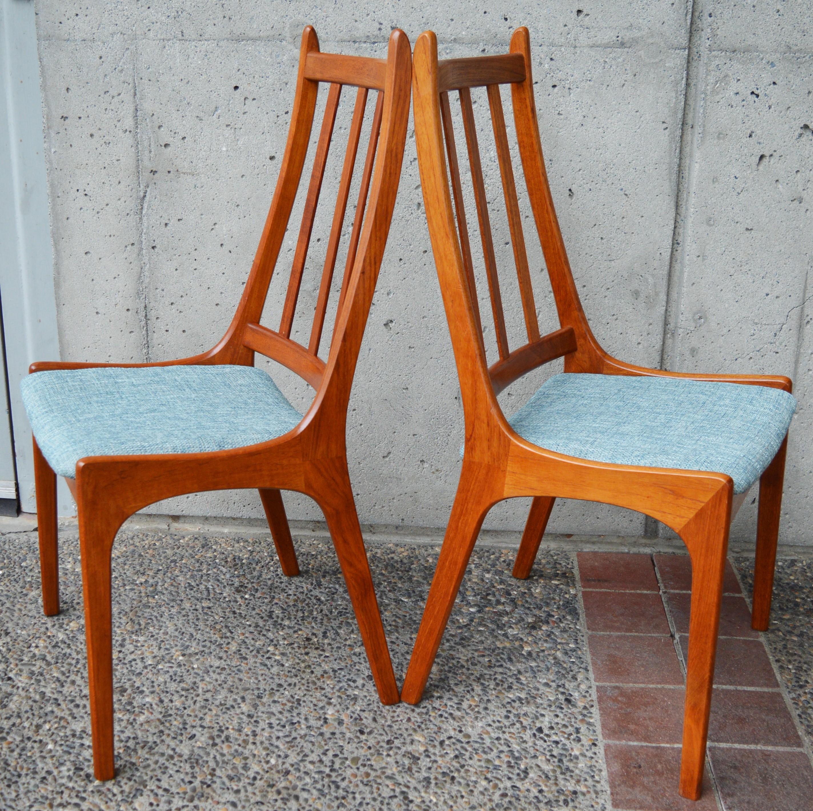 This lovely set of 6 Danish Modern teak dining chairs were designed by Kai Kristiansen in the 1960s. Featuring sculptural lines throughout, such as the arced detail under the base on the sides, the splayed back legs, and the subtle curve of the