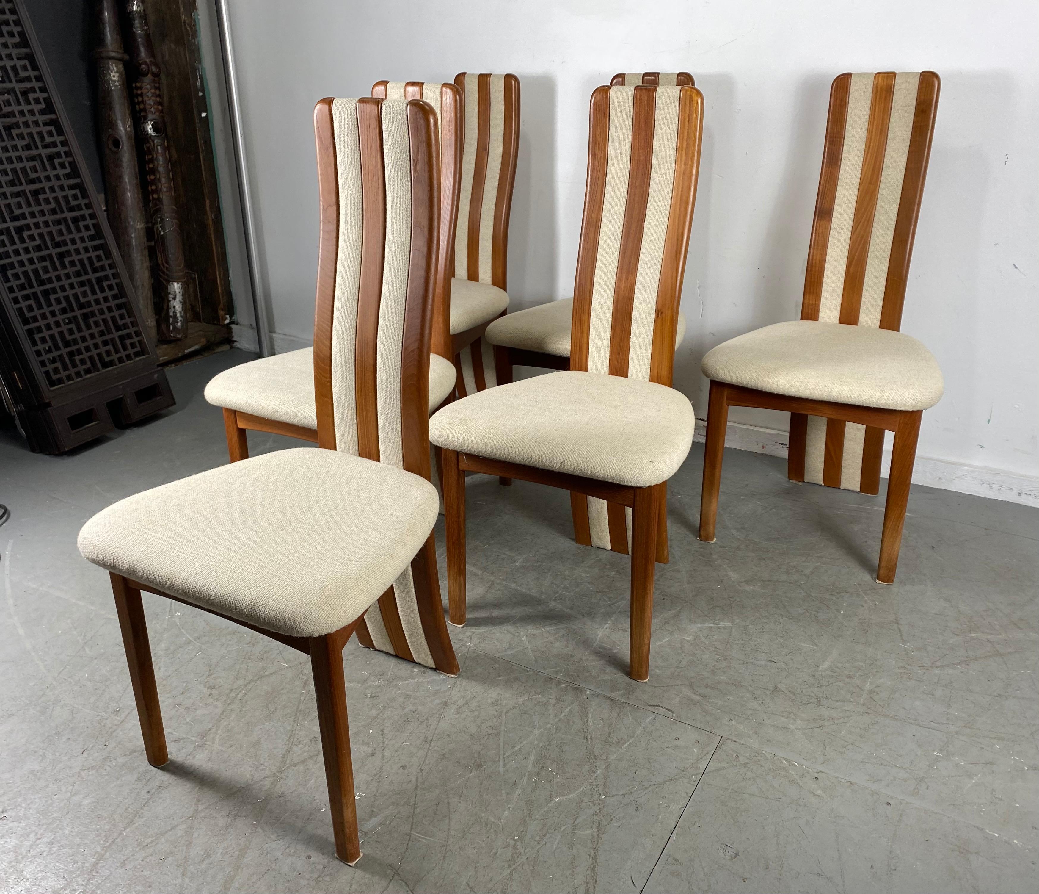 Scandinave moderne Ensemble de 6 chaises de salle à manger à haut dossier en teck et tissu par Korup Stolefabrik / Danemark en vente