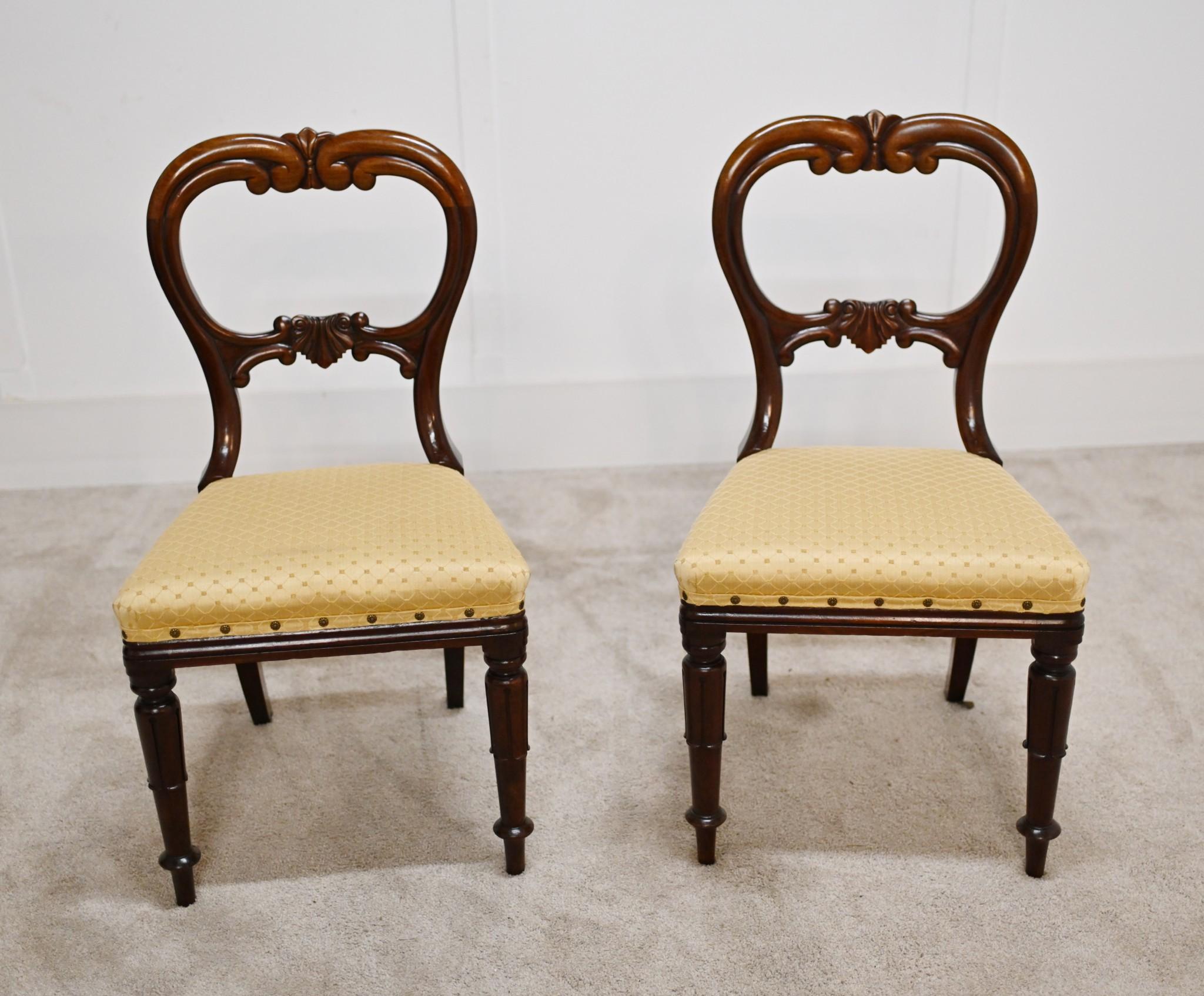 Gorgeous set of Victorian dining chairs in mahogany
Recently upholstered so clean and free from odours
Set consists of six side chairs with tulip legs
Circa 1840
We have various tables to match if you are looking for a complete dining suite
Offered