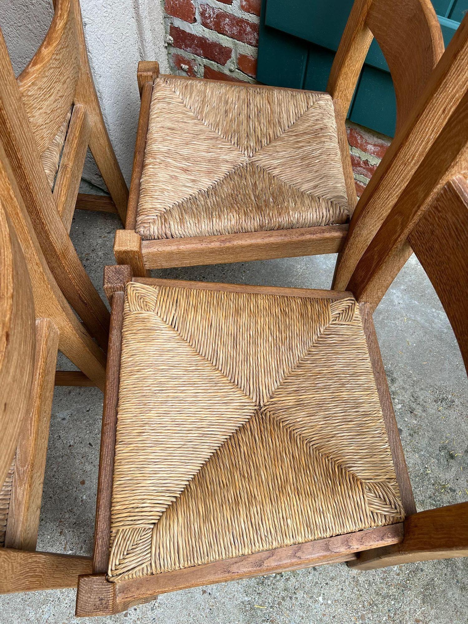 Giunco Set di 6 sedie da pranzo con schienale a scaletta francese vintage con seduta in giunco Oak Country Farmhouse in vendita