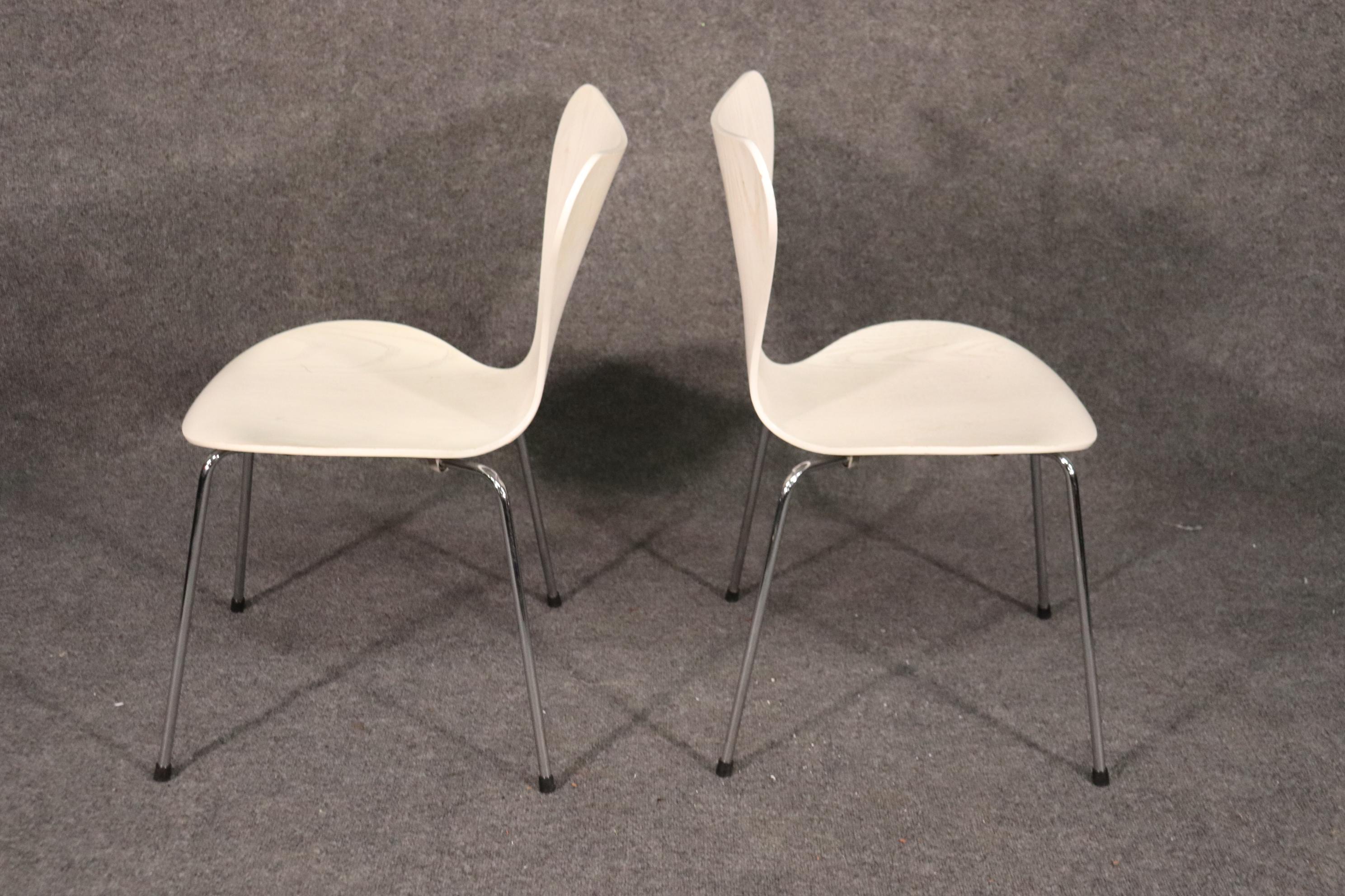 Set of 6 White Laminated Oak Mid-Century Modern Chrome Leg Dining Chairs In Good Condition In Swedesboro, NJ